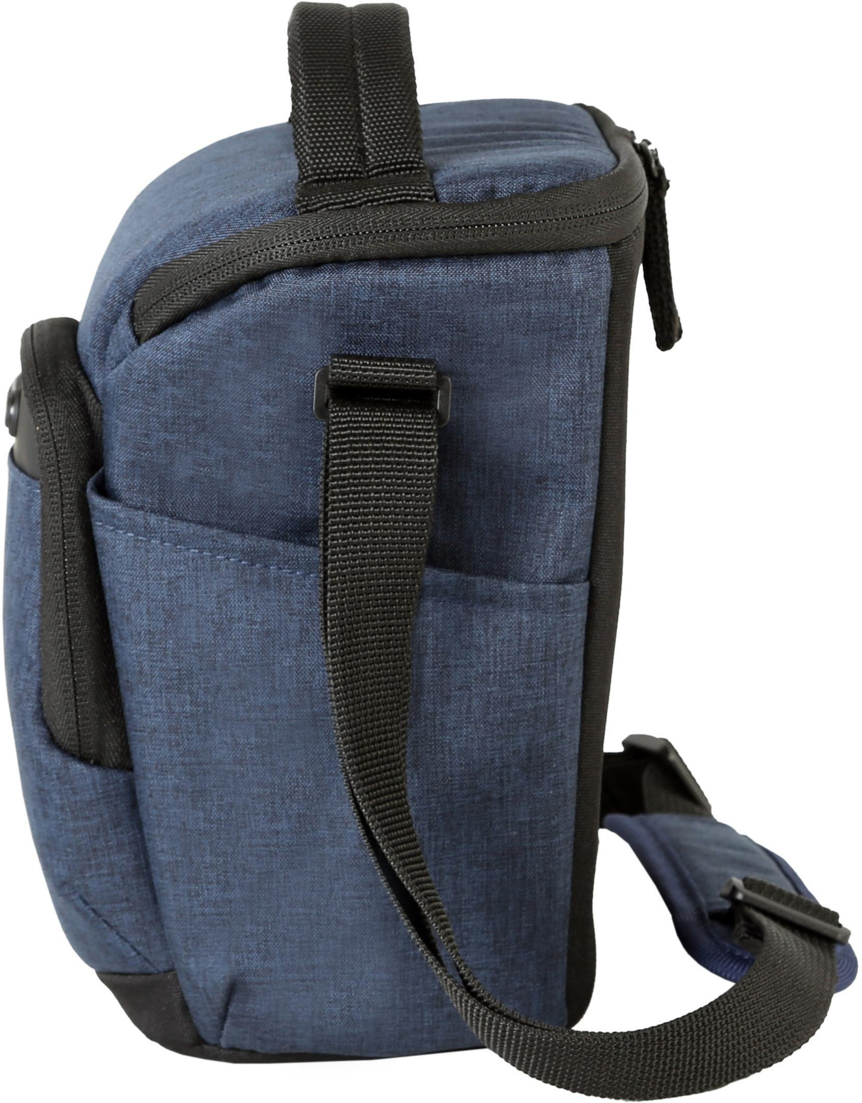 Blaue Kameratasche mit schwarzem Riemen. Seitenansicht.