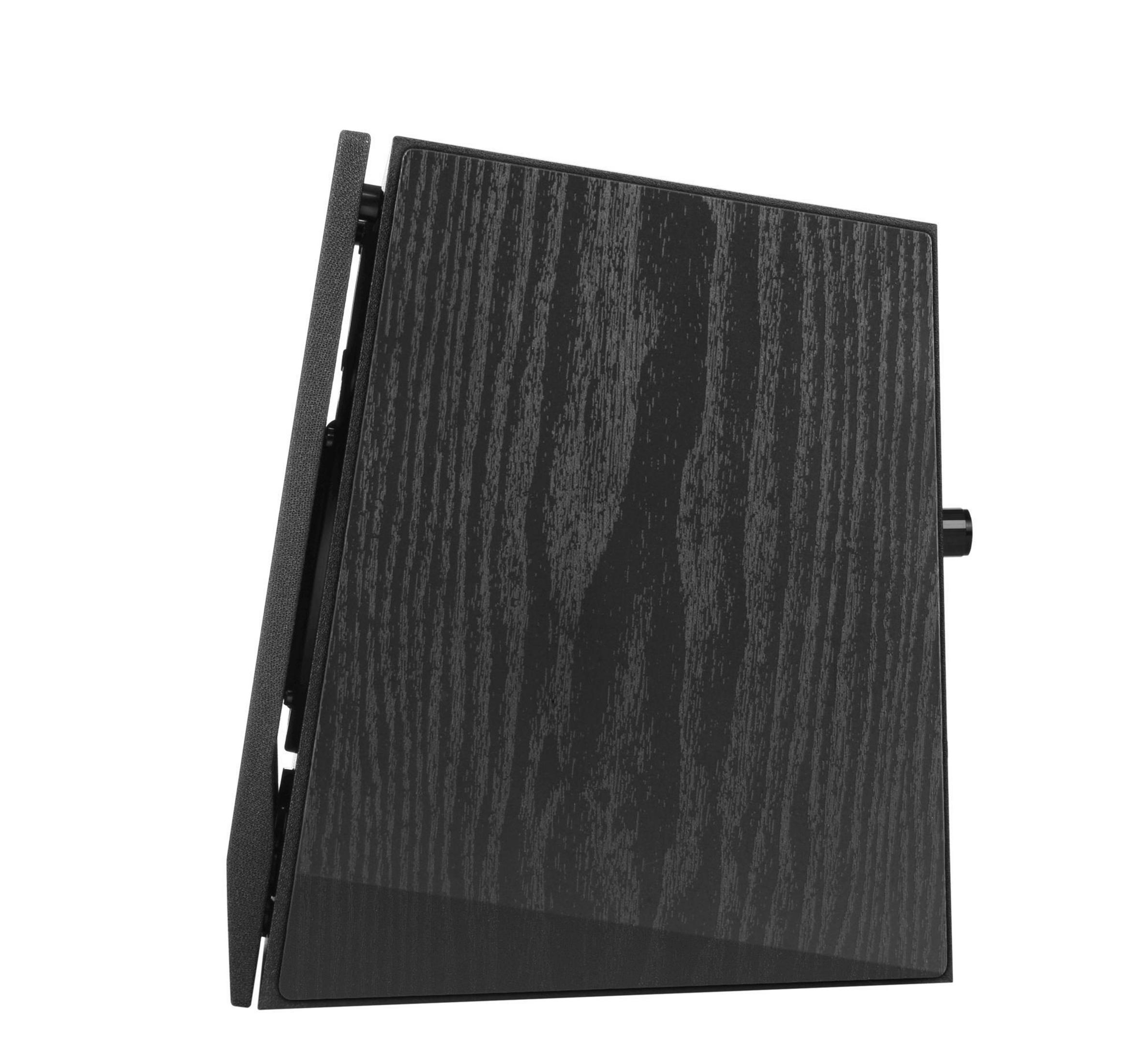 Czarny głośnik z fakturą słojów drewna na białym tle. Widok z boku, z przyciskiem sterowania.