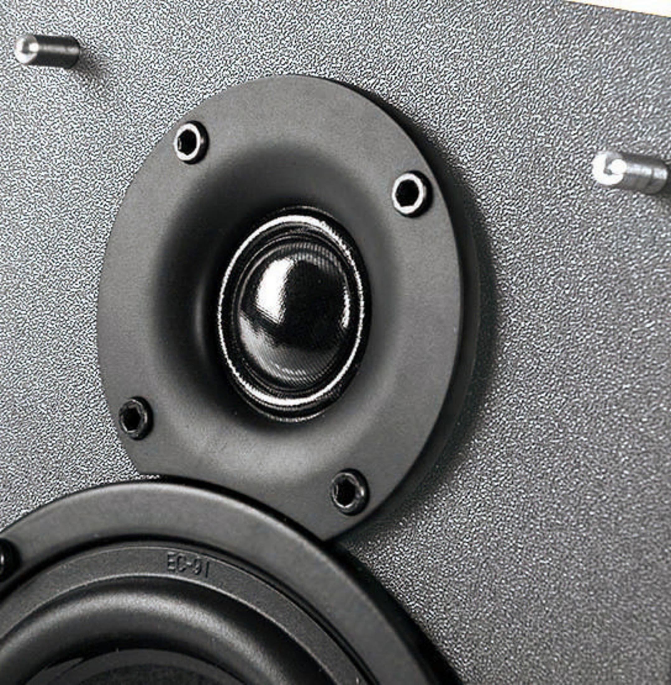 Schwarze Lautsprecherkomponente mit Hochtöner und Tieftöner, Nahaufnahme.