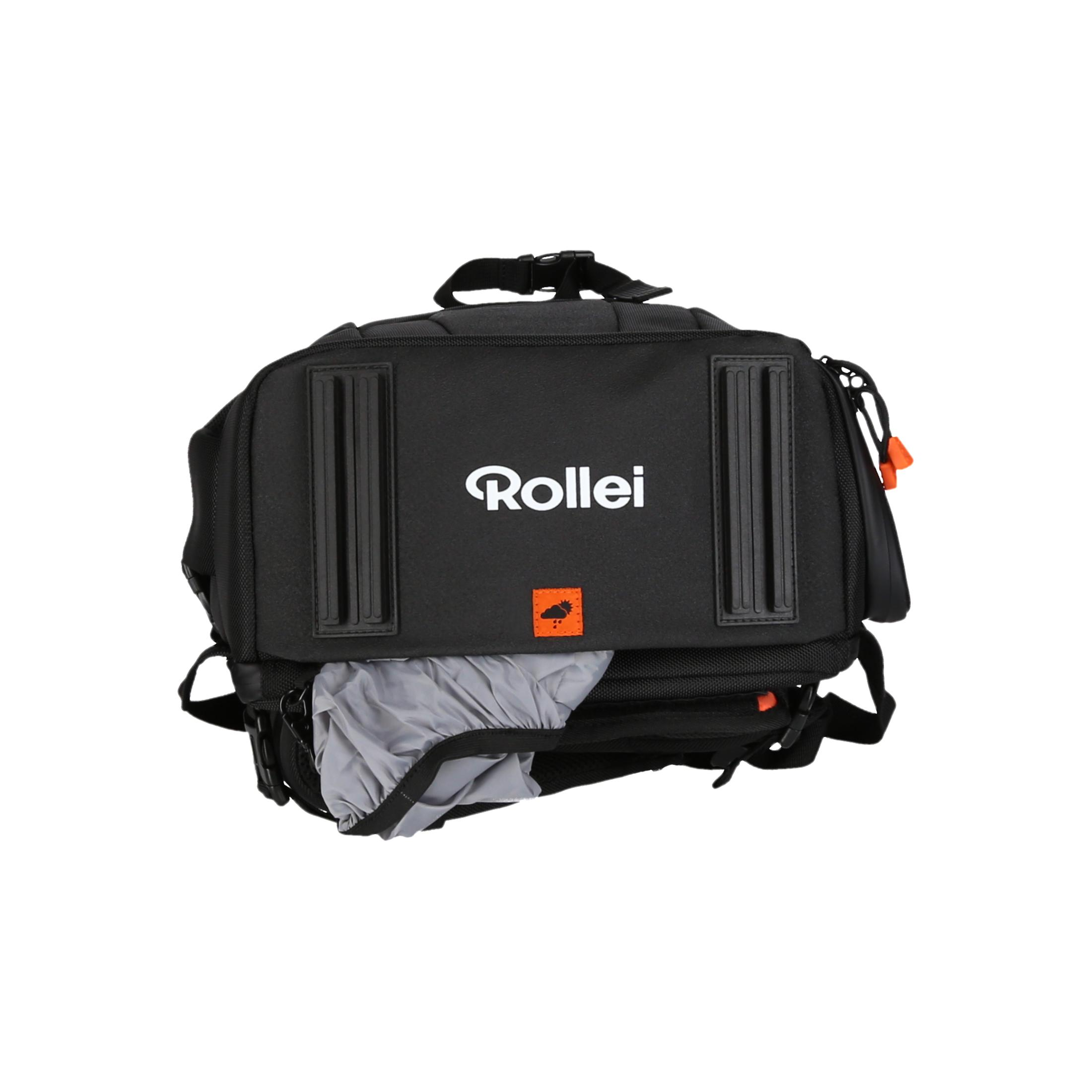 Schwarze Rollei Kameratasche mit weißem Logo, orangefarbenen Akzenten und grauem Regenschutz.