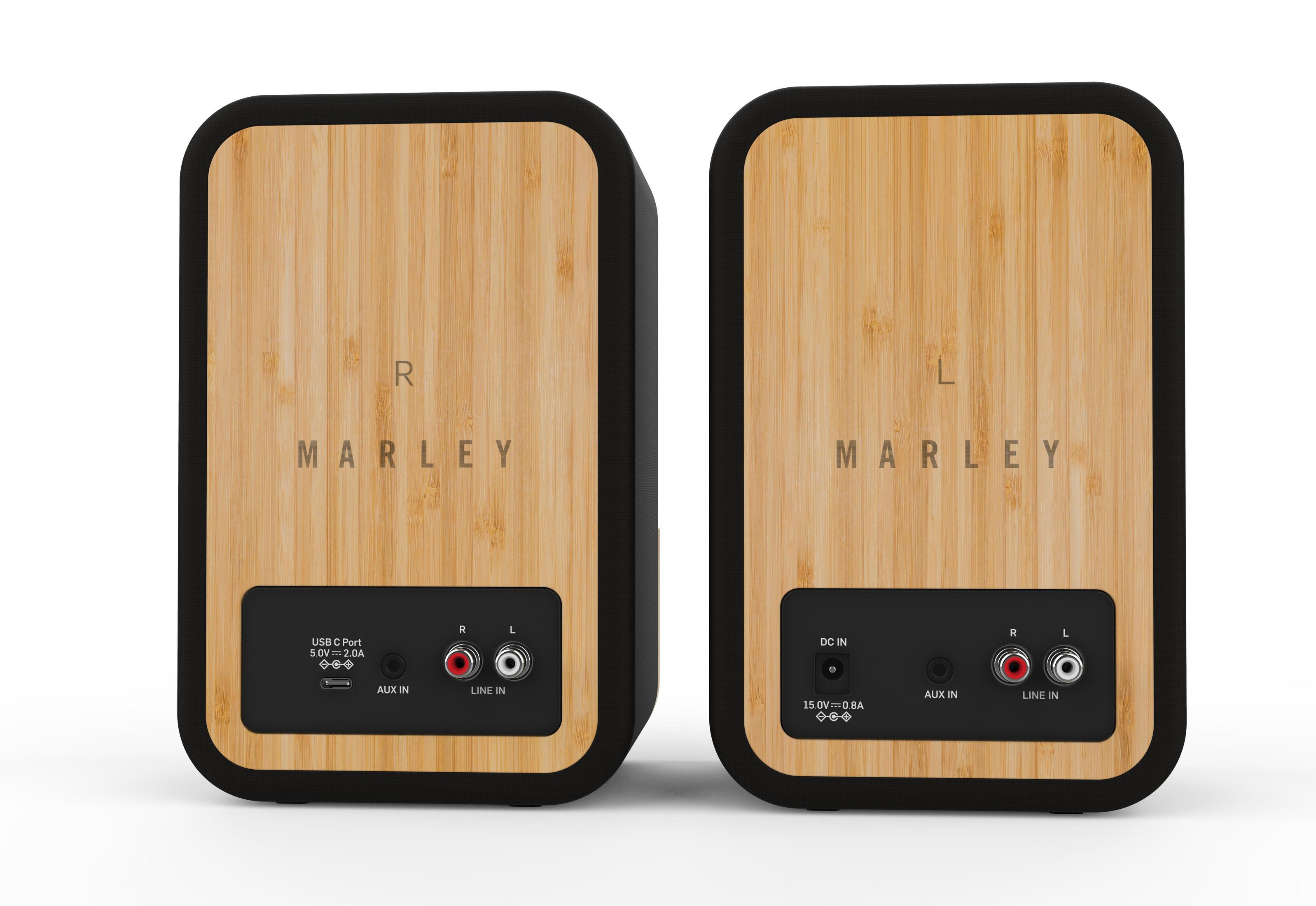 Deux enceintes avec dos en bois, côtés noirs. Les dos ont Marley et les ports.