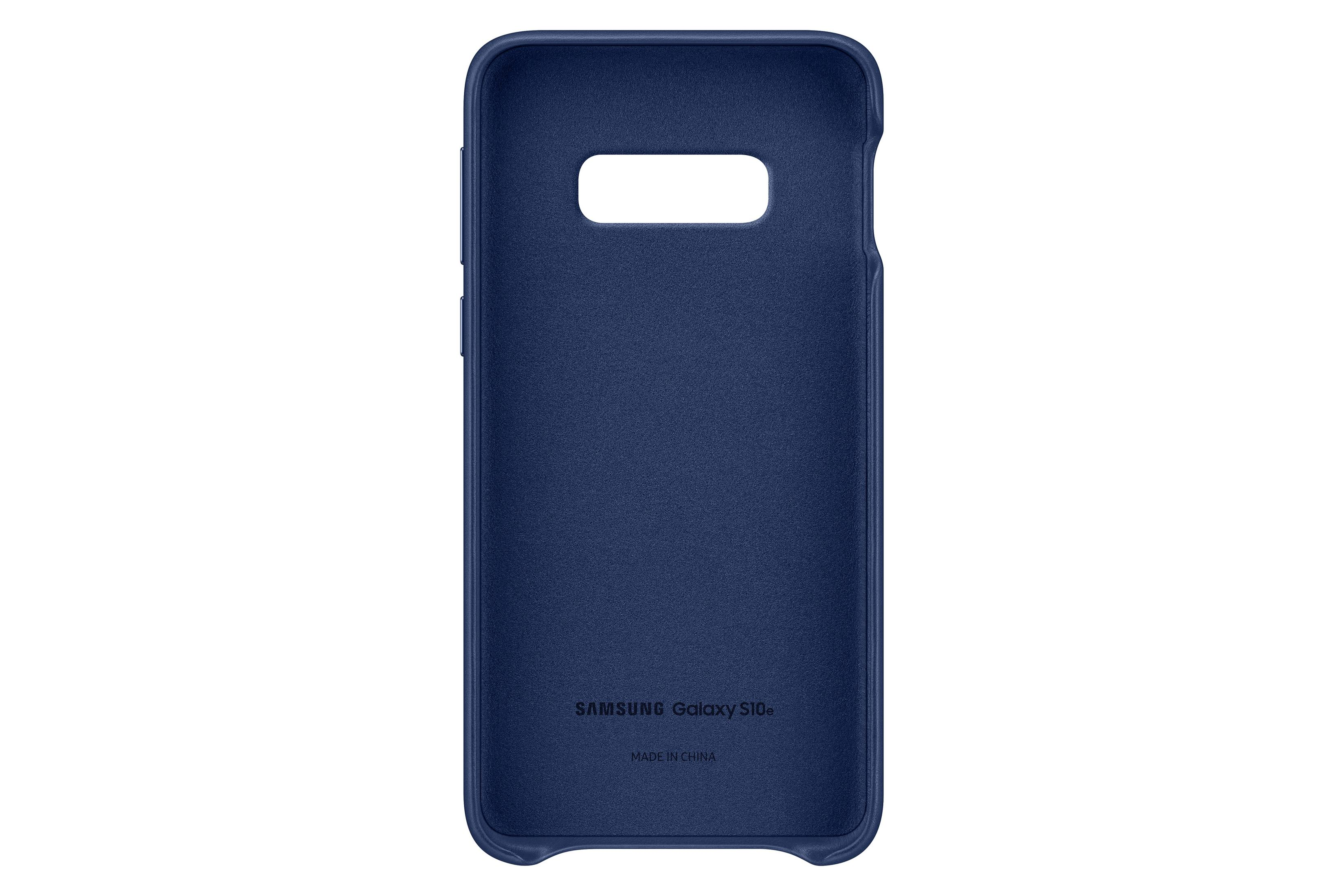 Dunkelblaues Handyhülleninnere mit Samsung Galaxy S10e Text und Made in China.