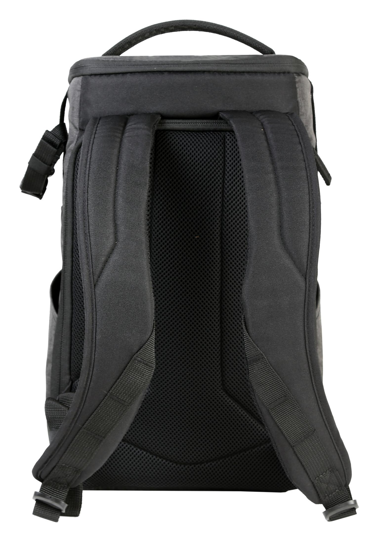 Una mochila con exterior negro, mostrando la parte trasera con correas para los hombros.