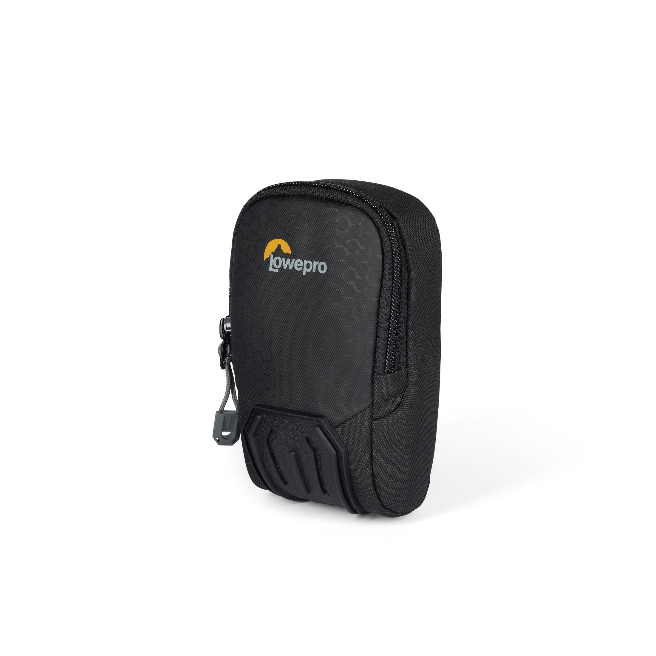 Schwarze Lowepro Kameratasche mit Reißverschluss. Sie hat ein Logo und ein strukturiertes Design.