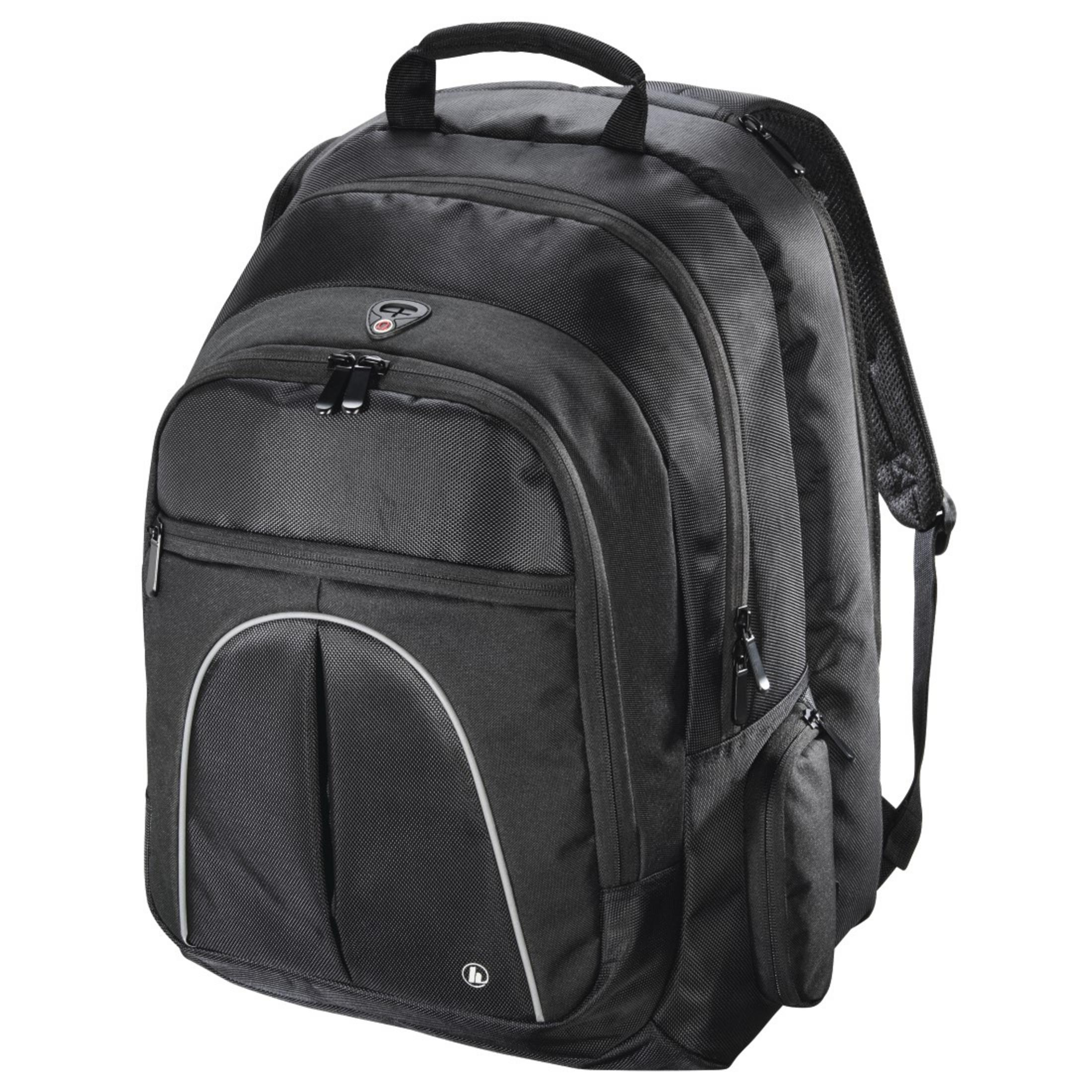 Schwarzer Rucksack mit mehreren Taschen und silbernem Reflexstreifen, vor weißem Hintergrund.