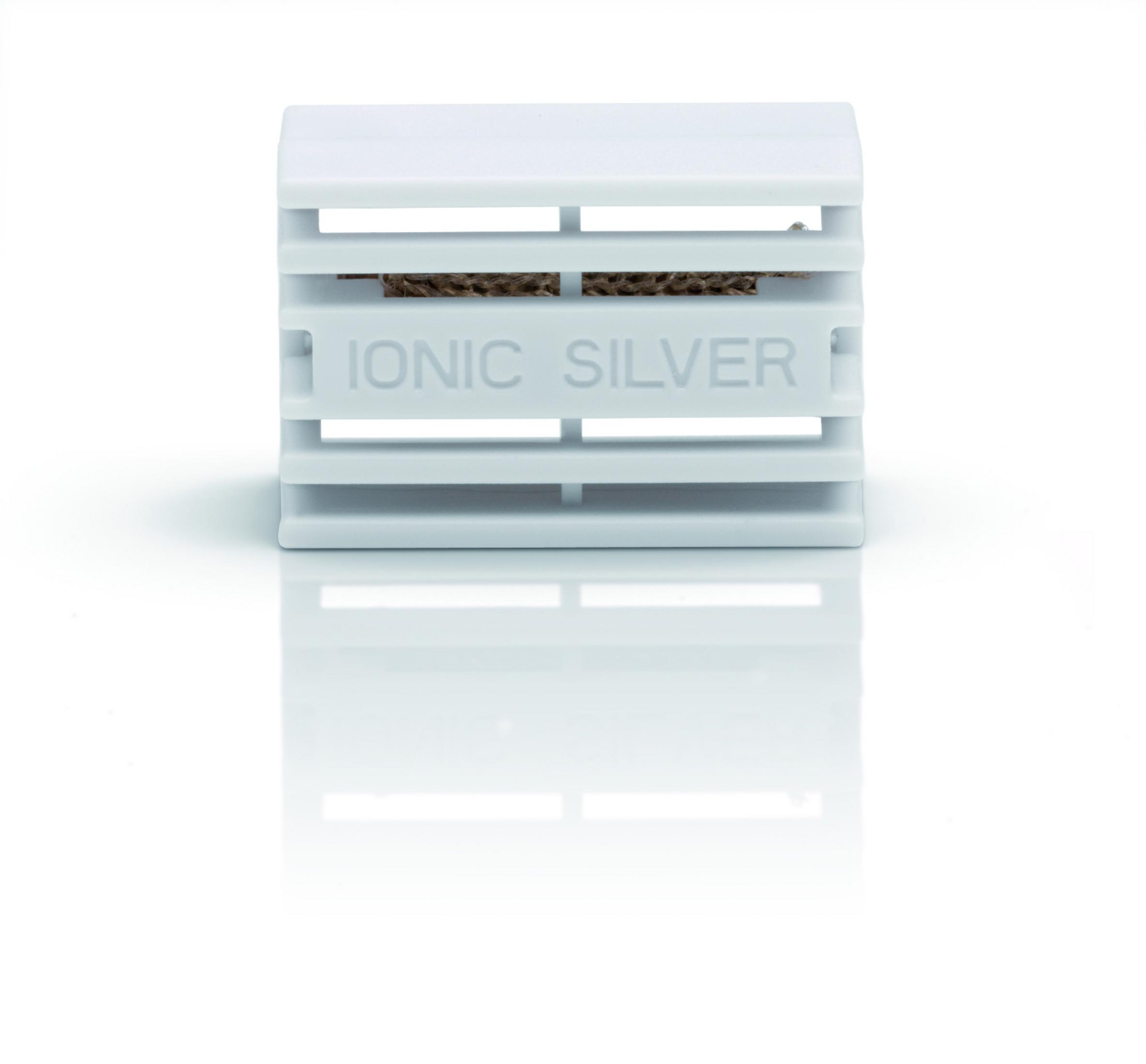 Weißer, rechteckiger Luftfilter mit der Aufschrift 'IONIC SILVER' auf der Vorderseite.