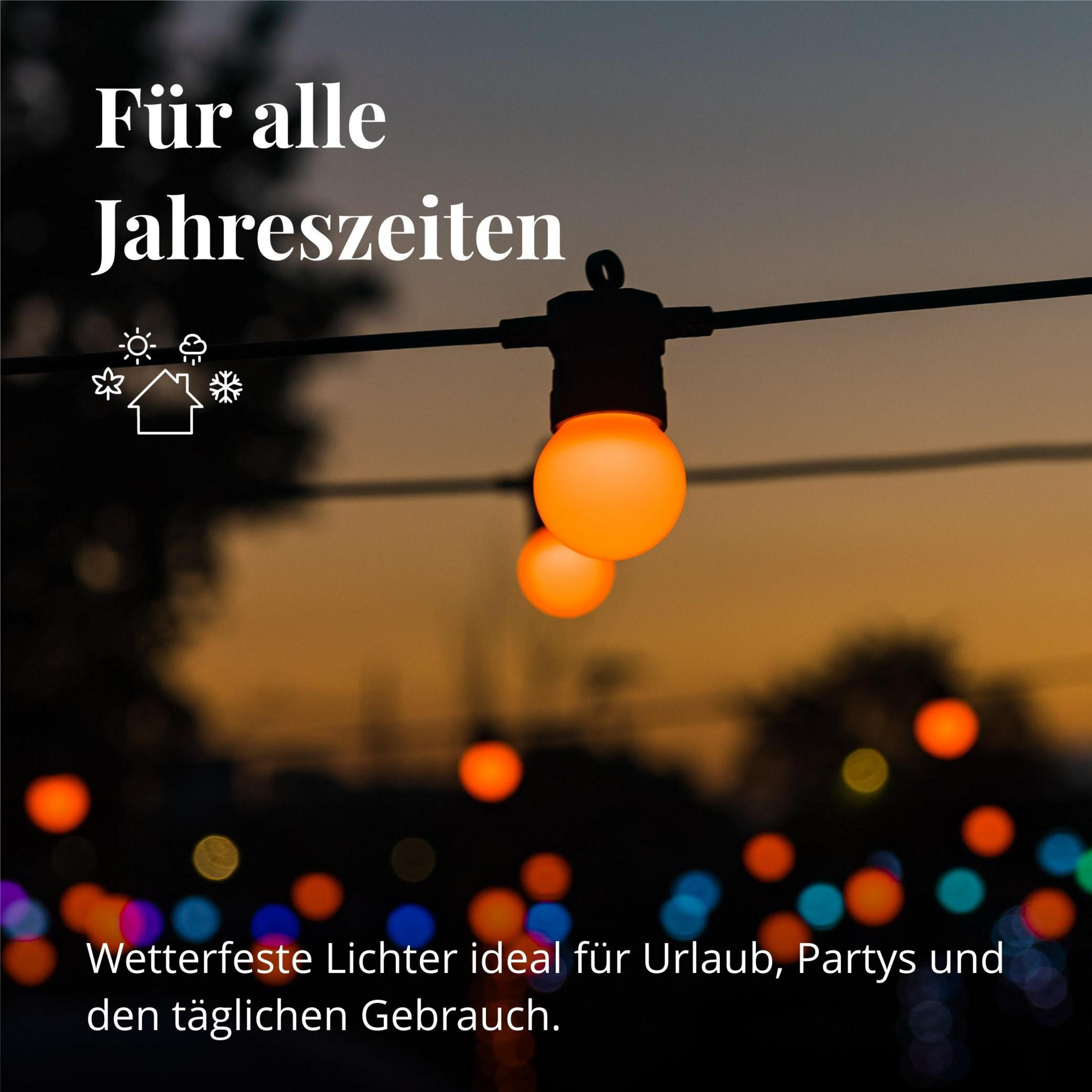 Lichterketten mit orangefarbenen Glühbirnen vor einem Dämmerungshimmel. Text sagt 'Für alle Jahreszeiten'.