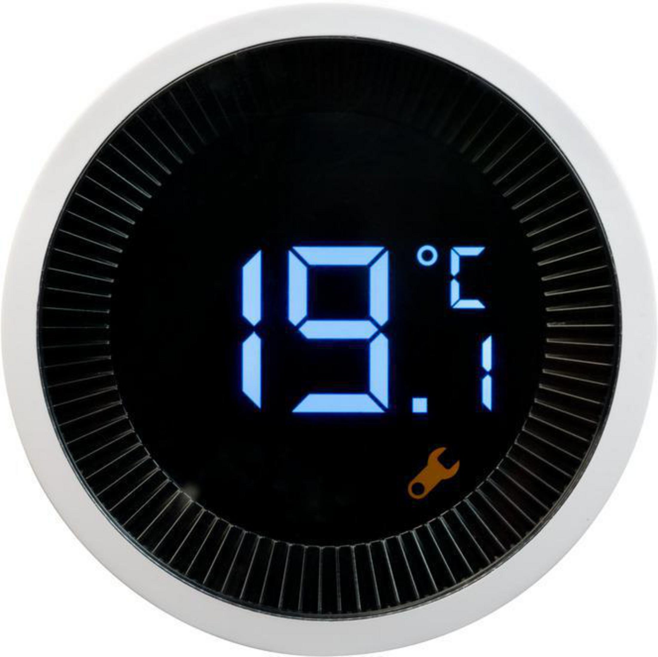 Nahaufnahme eines digitalen Thermometers mit 19,1 Grad Celsius in Blau.