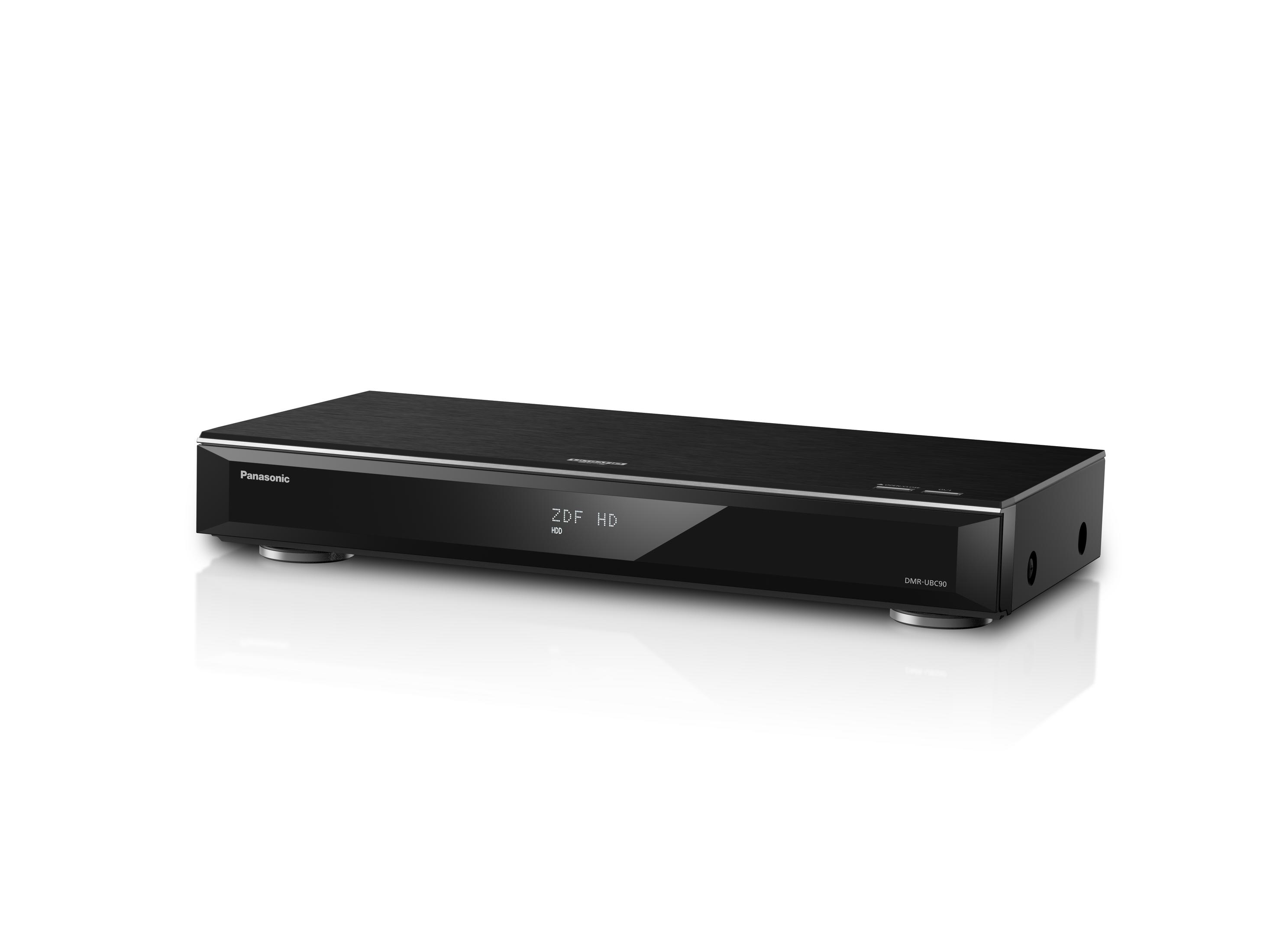 Ein schwarzer Panasonic DVD-Player. Das Display zeigt ZDF HD. Es befindet sich auf einer weißen Oberfläche.