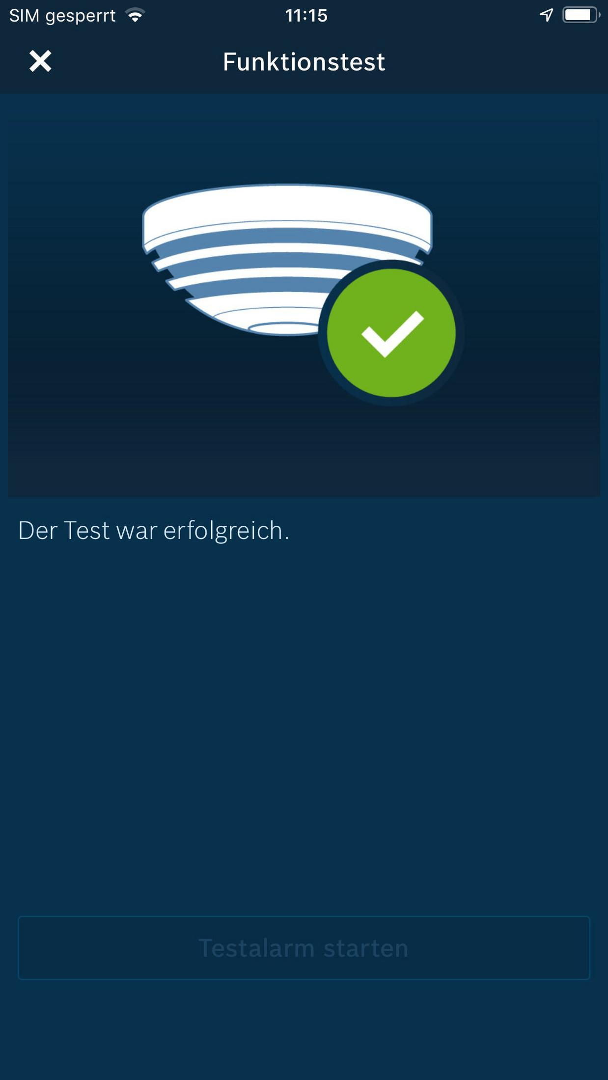Ein Telefonbildschirm zeigt ein Testergebnis mit einem Häkchen über einer Kamera.