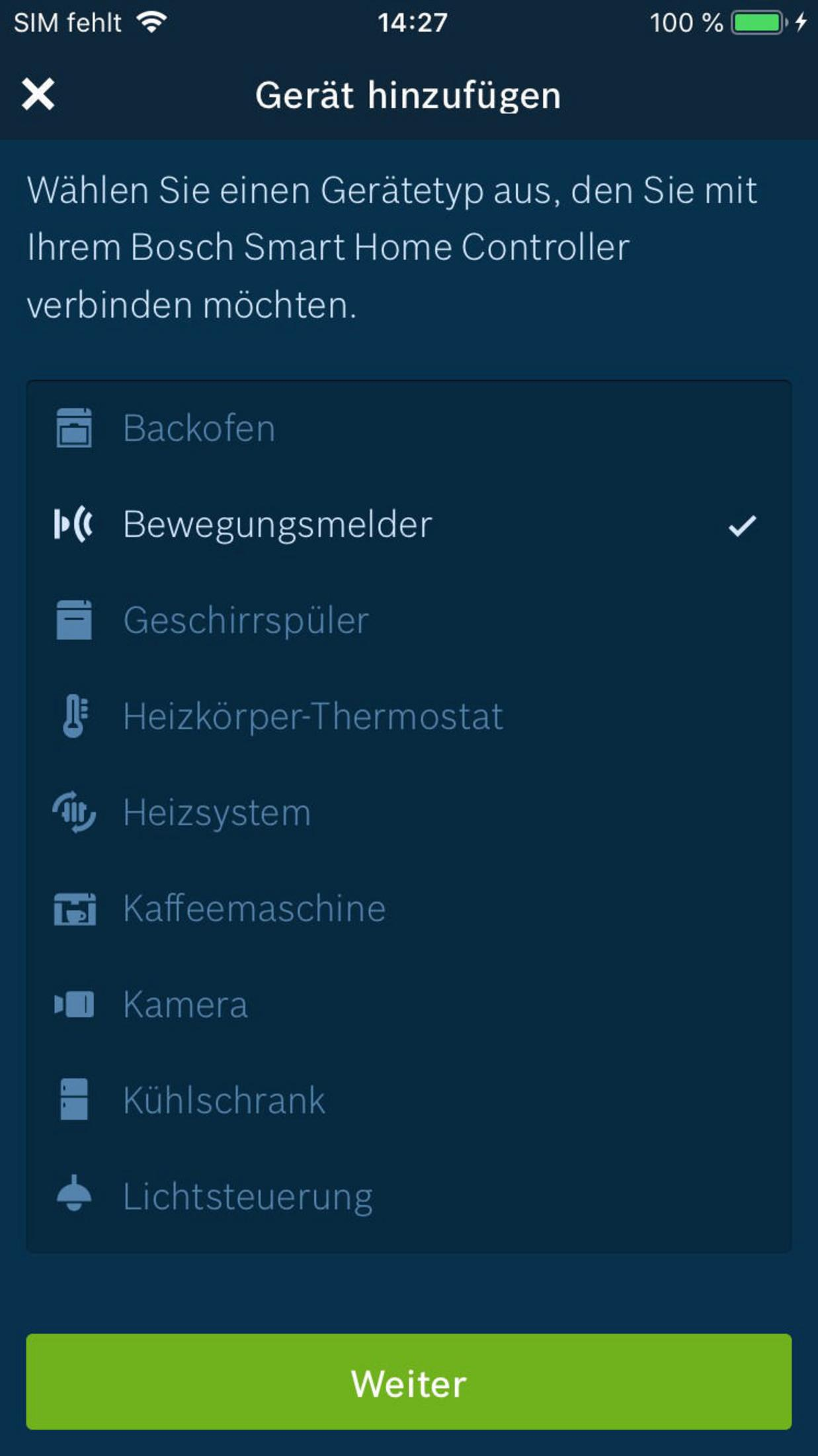 Ekran smartfona pokazujący aplikację inteligentnego domu, z opcjami takimi jak piekarnik i czujnik ruchu.