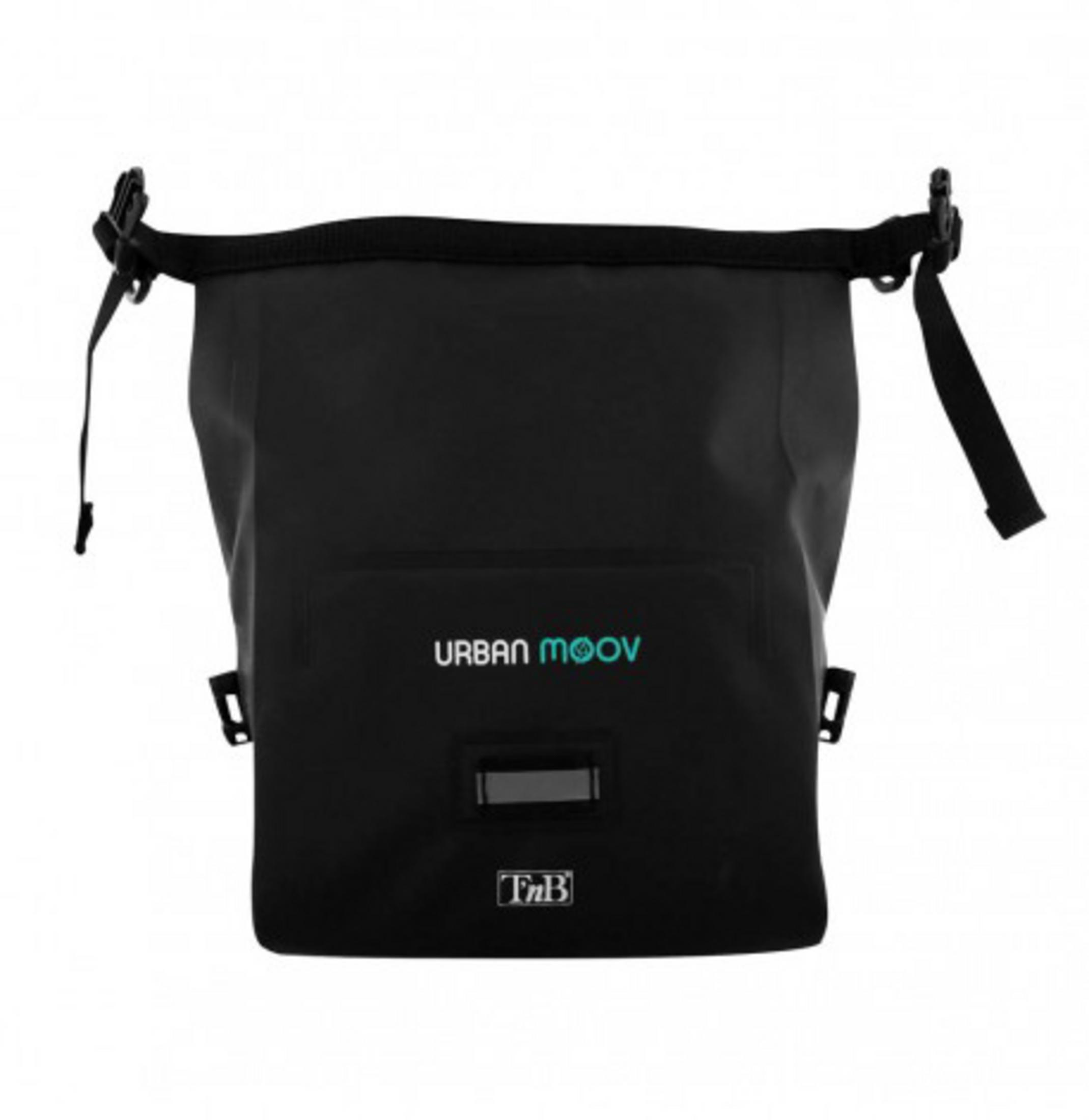 Eine schwarze wasserdichte Tasche mit weißem Logo, oben offen.