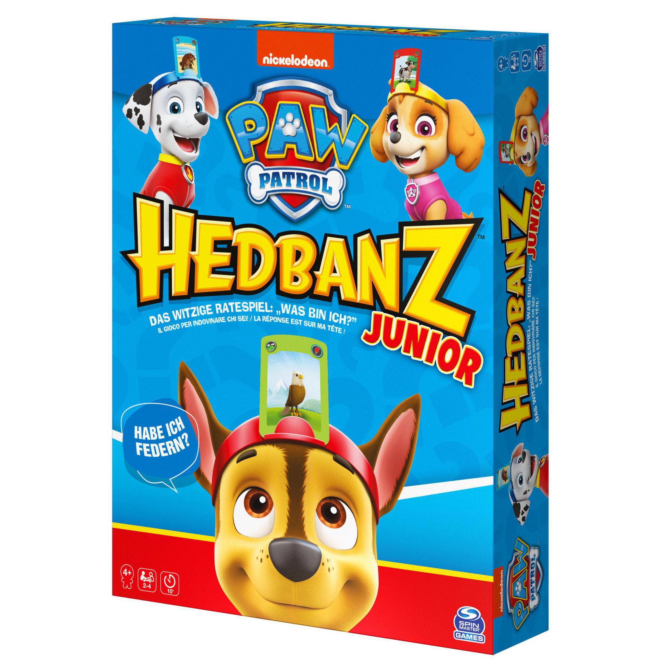 Hedbanz Junior Spielbox. Paw Patrol Charaktere auf der Box. Ein Kind trägt eine Karte auf dem Kopf.