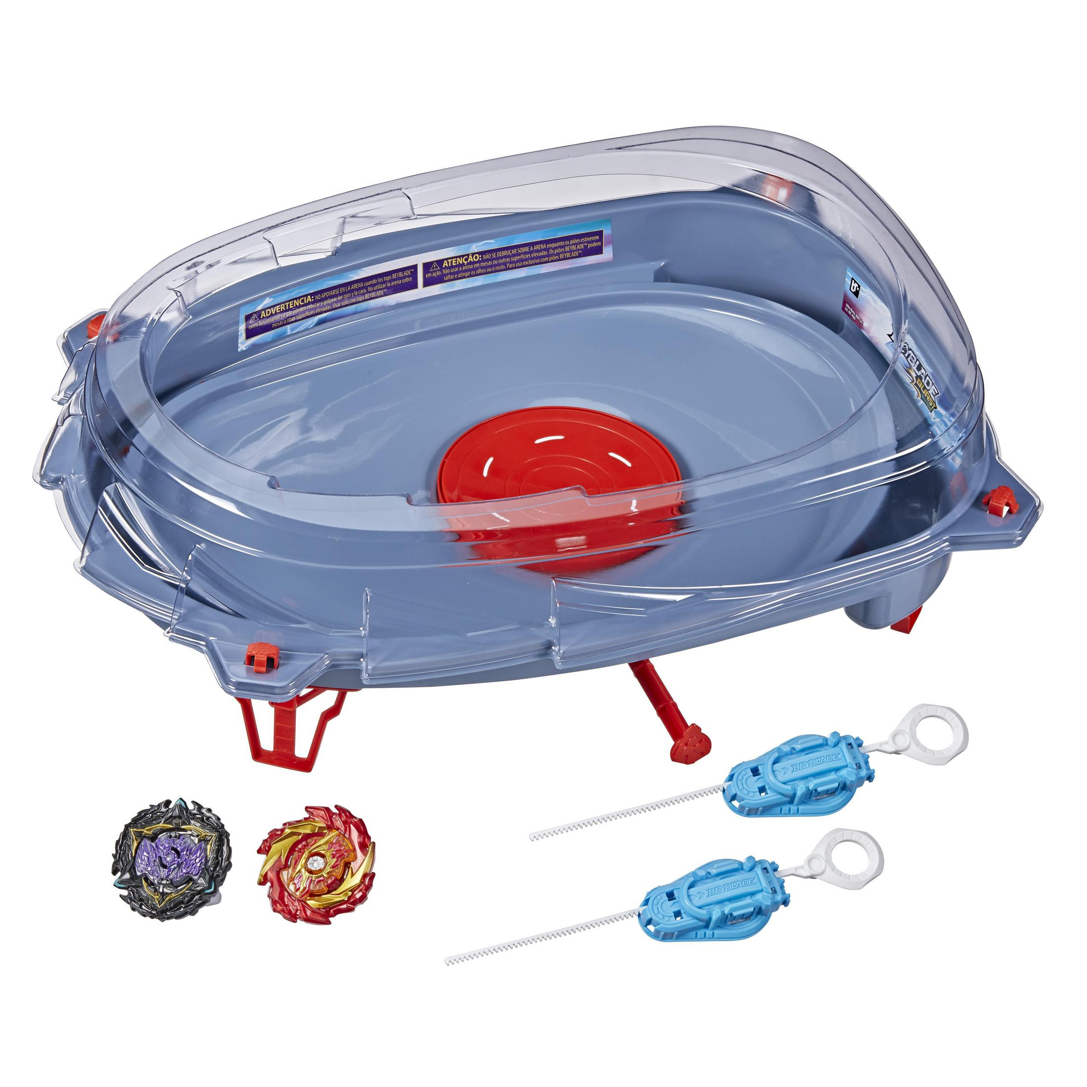 Beyblade-Arena mit Spielzeug. Zwei Werfer, zwei Kreisel und Arena. Weißer Hintergrund.