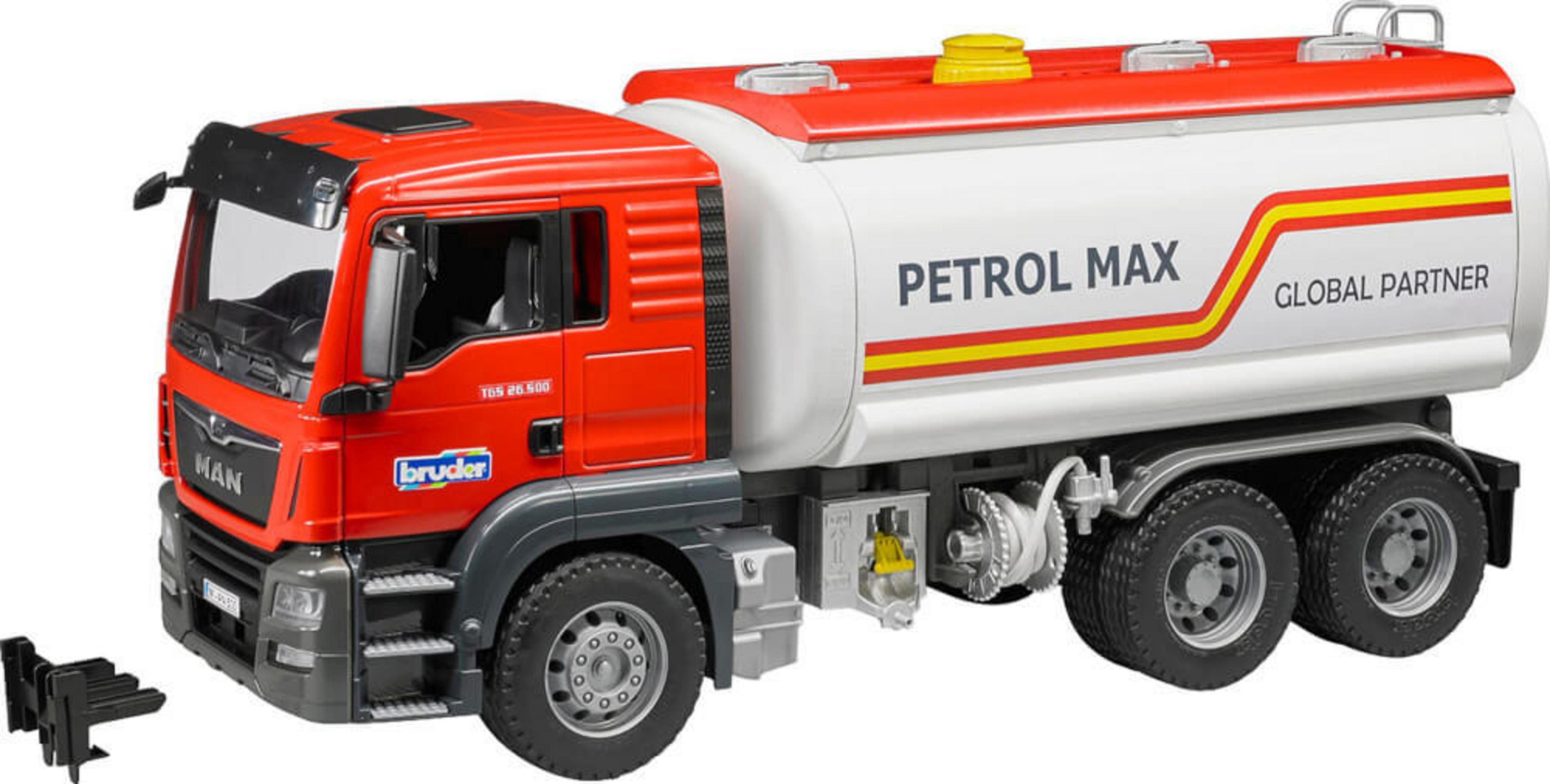 Zabawkowy czerwono-biały cysterna z czerwoną kabiną, na białym tle.