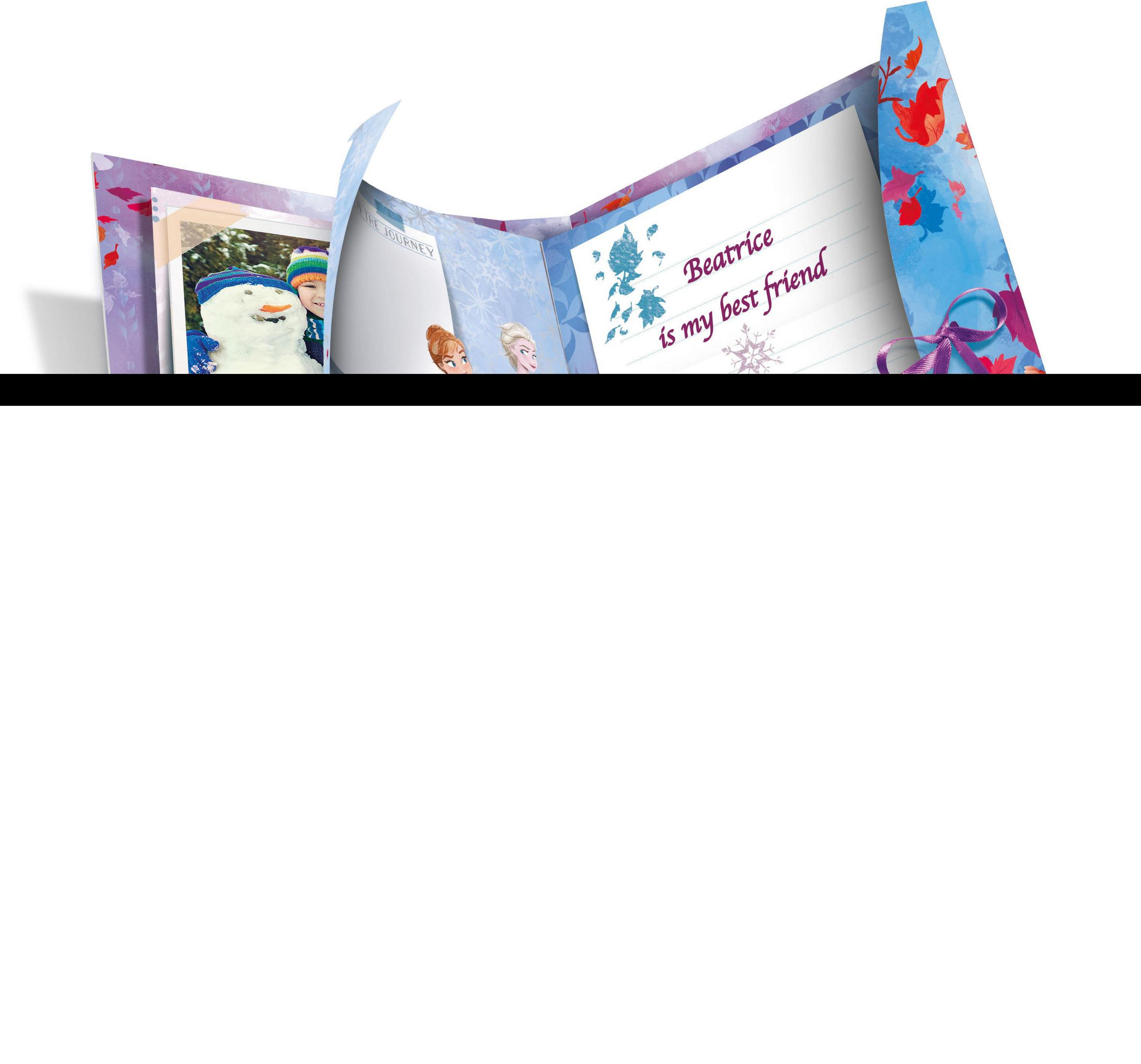 Ein offenes Buch im Frozen-Design mit einem Schneemannbild und einer Notiz mit der Aufschrift 'Beatrice is my best friend'.