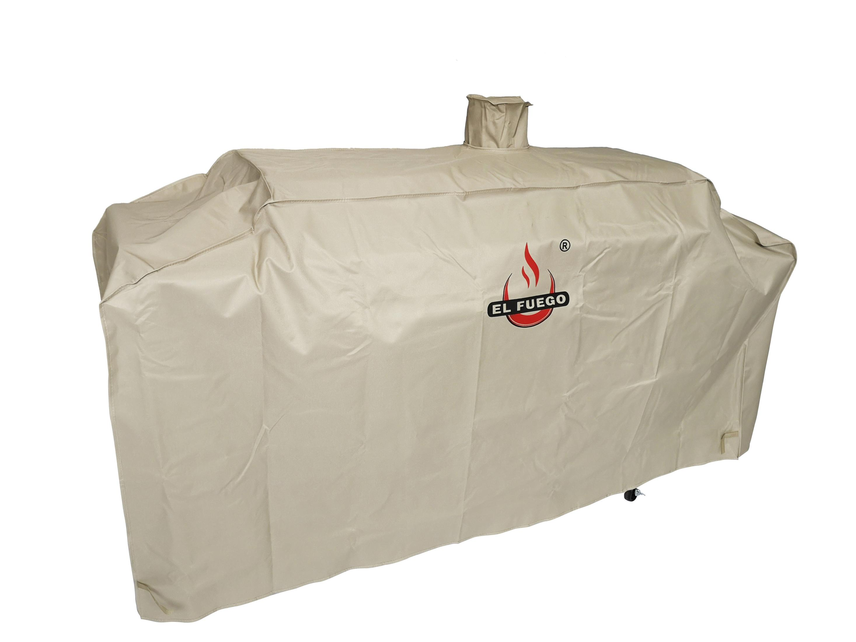 Eine beige Grillabdeckung. Der Bezug hat die Worte 'El Fuego' und ein Flammenlogo. Es ist auf weißem Hintergrund.