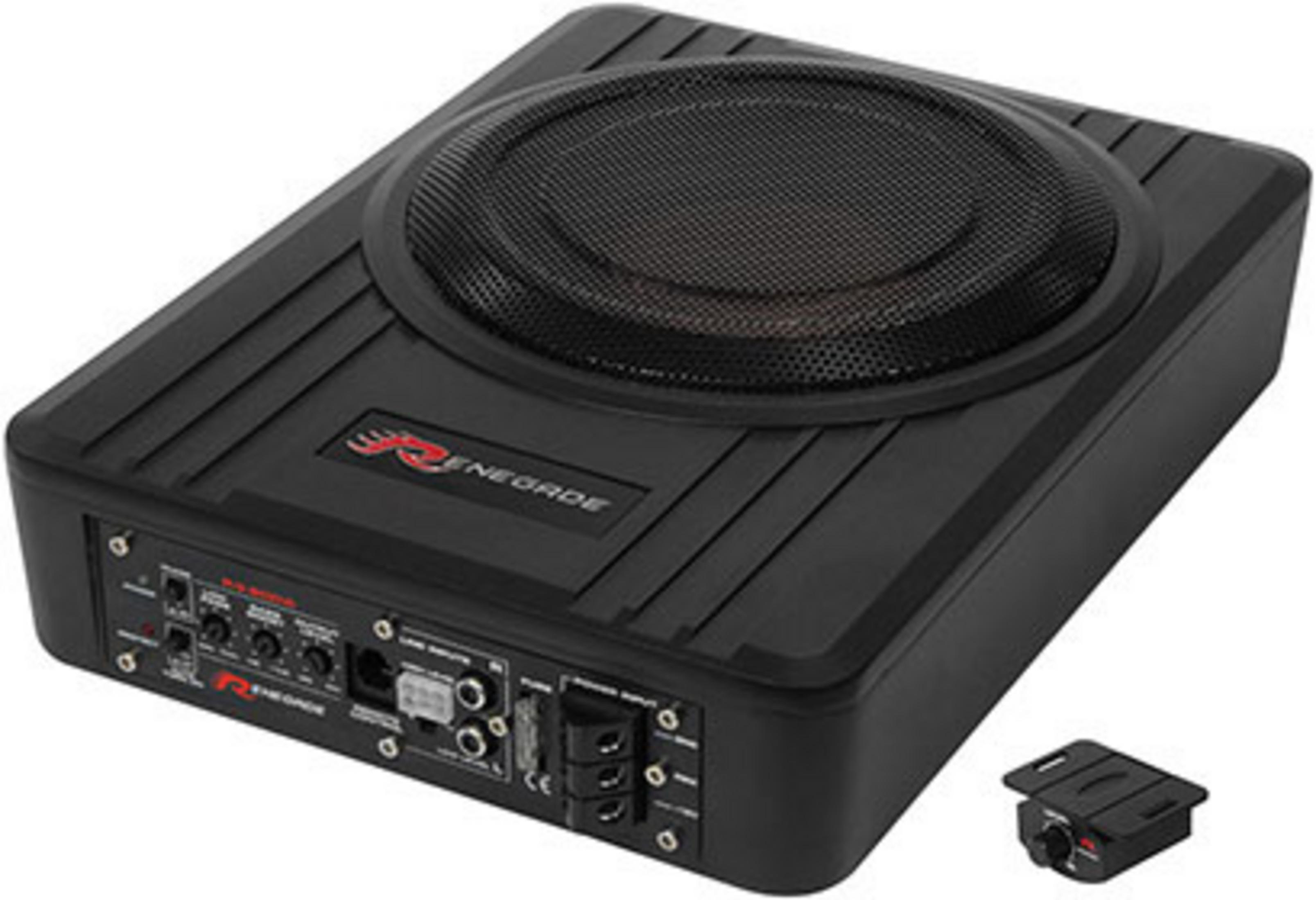Schwarzer Auto-Subwoofer mit Mesh-Gitter und kleinem Bedienfeld. Schwarz, rechteckig.