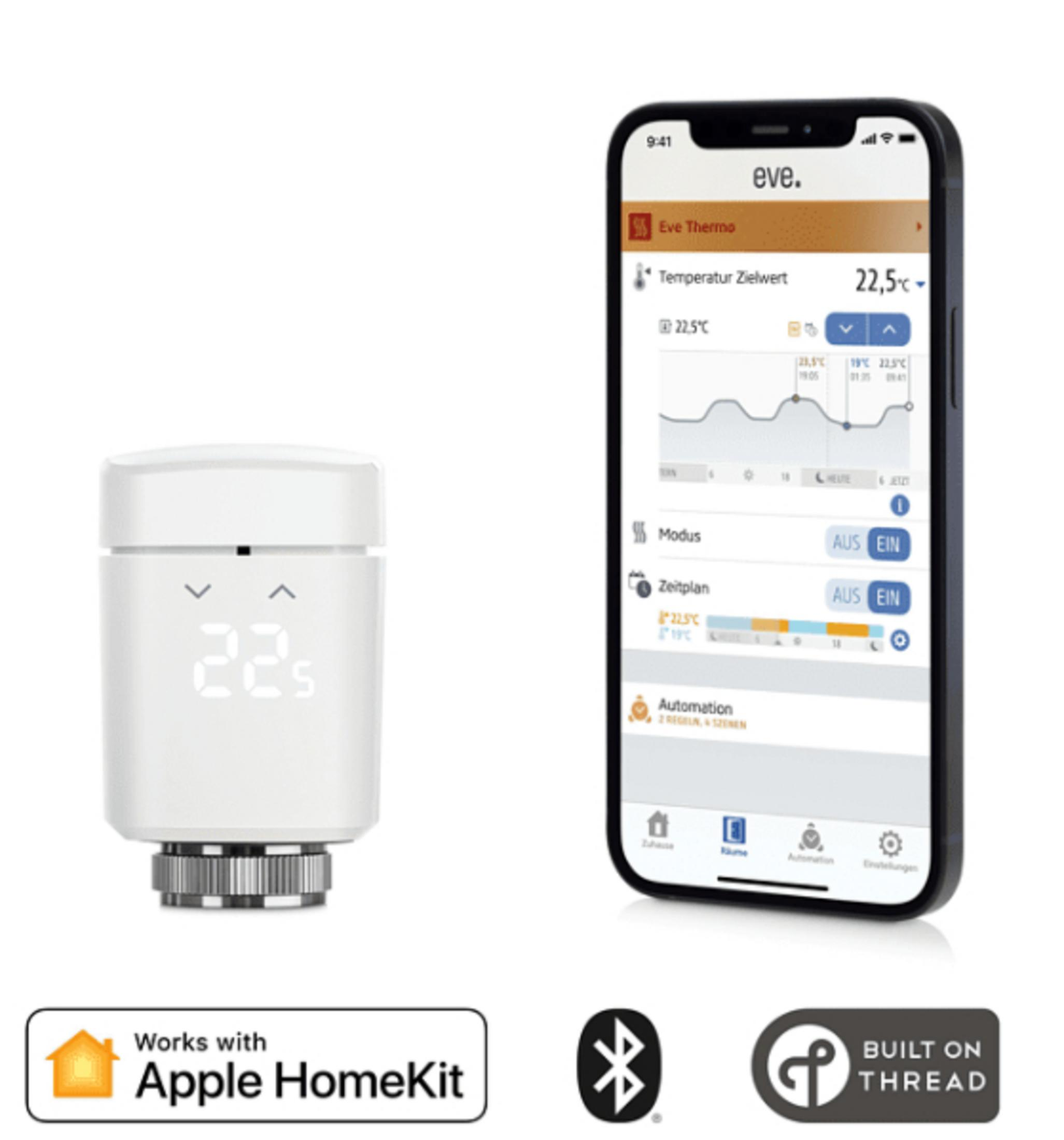 Ein weißes Smart-Thermostat und ein Smartphone, das Temperaturdaten und Einstellungen anzeigt.