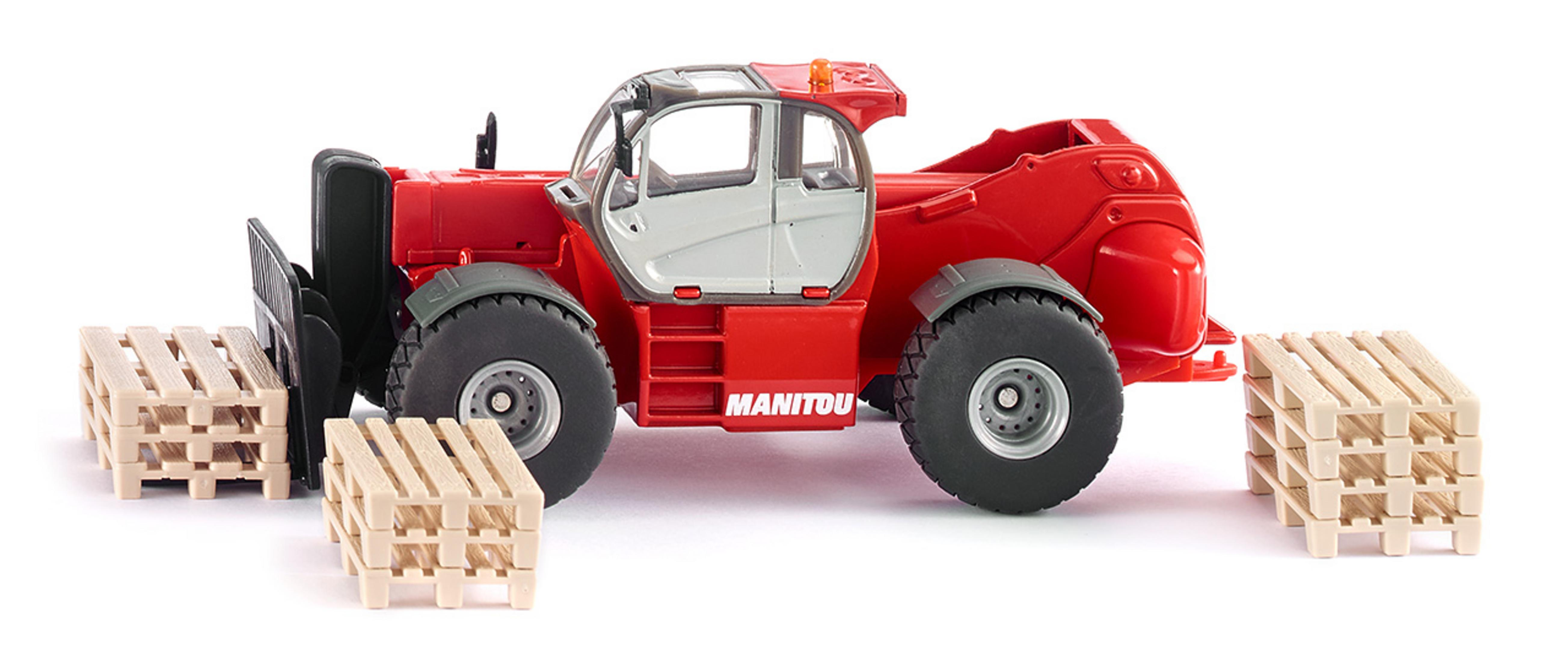 Czerwona zabawka wózka widłowego Manitou z drewnianymi paletami. Białe tło.
