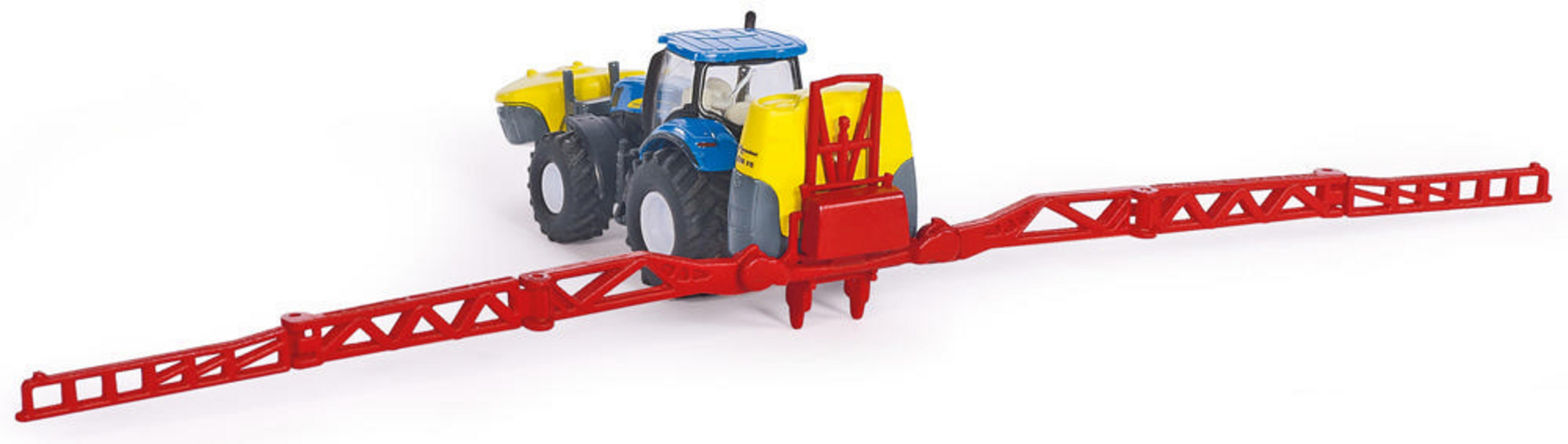 Ein Traktor mit gelb-blauem Körper, zieht eine rote Spritze mit langem Ausleger.