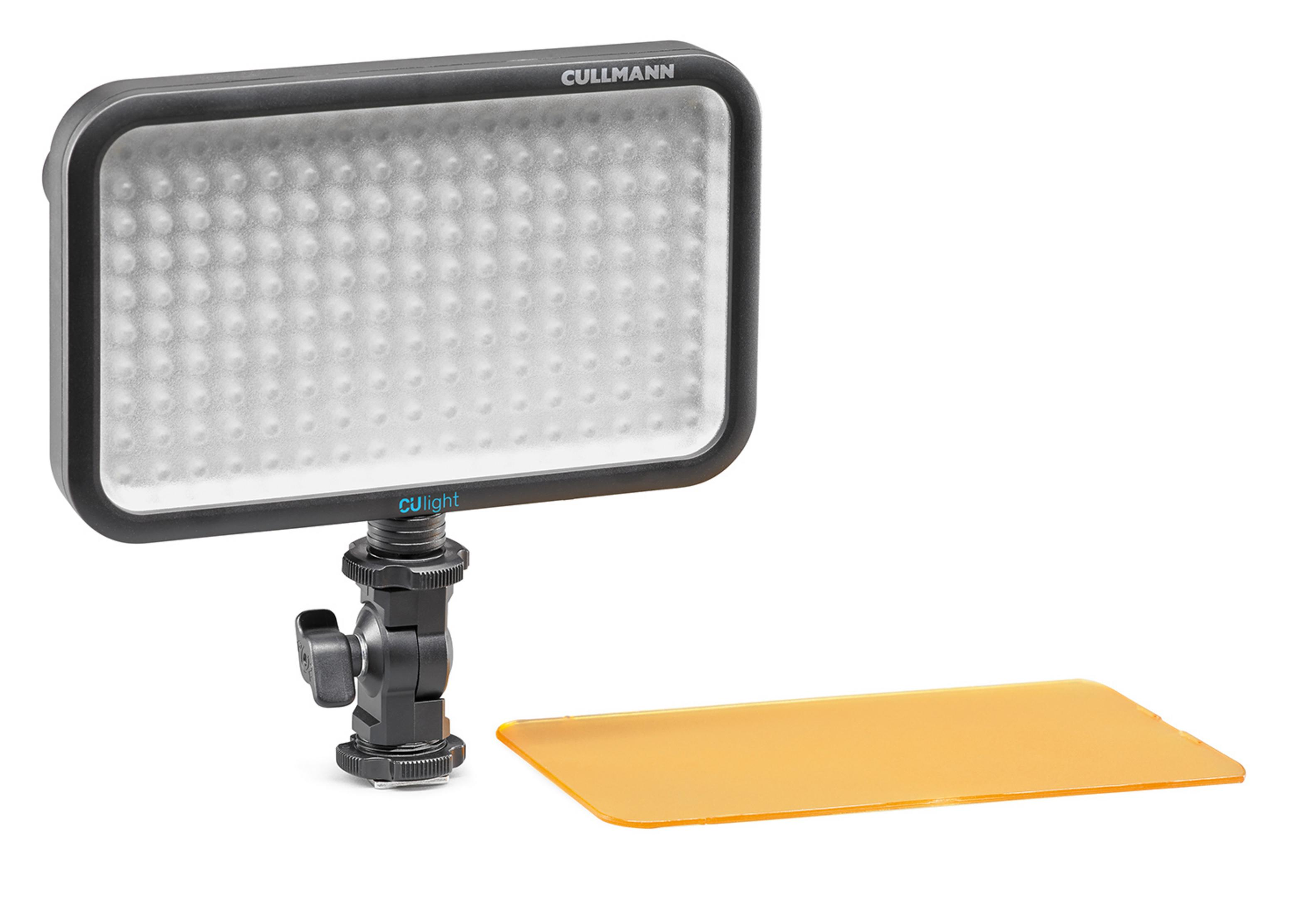LED-Leuchtpanel. Schwarzer Rahmen, weiße LEDs. Enthält einen gelben Filter und ist an einem schwarzen Ständer montiert.