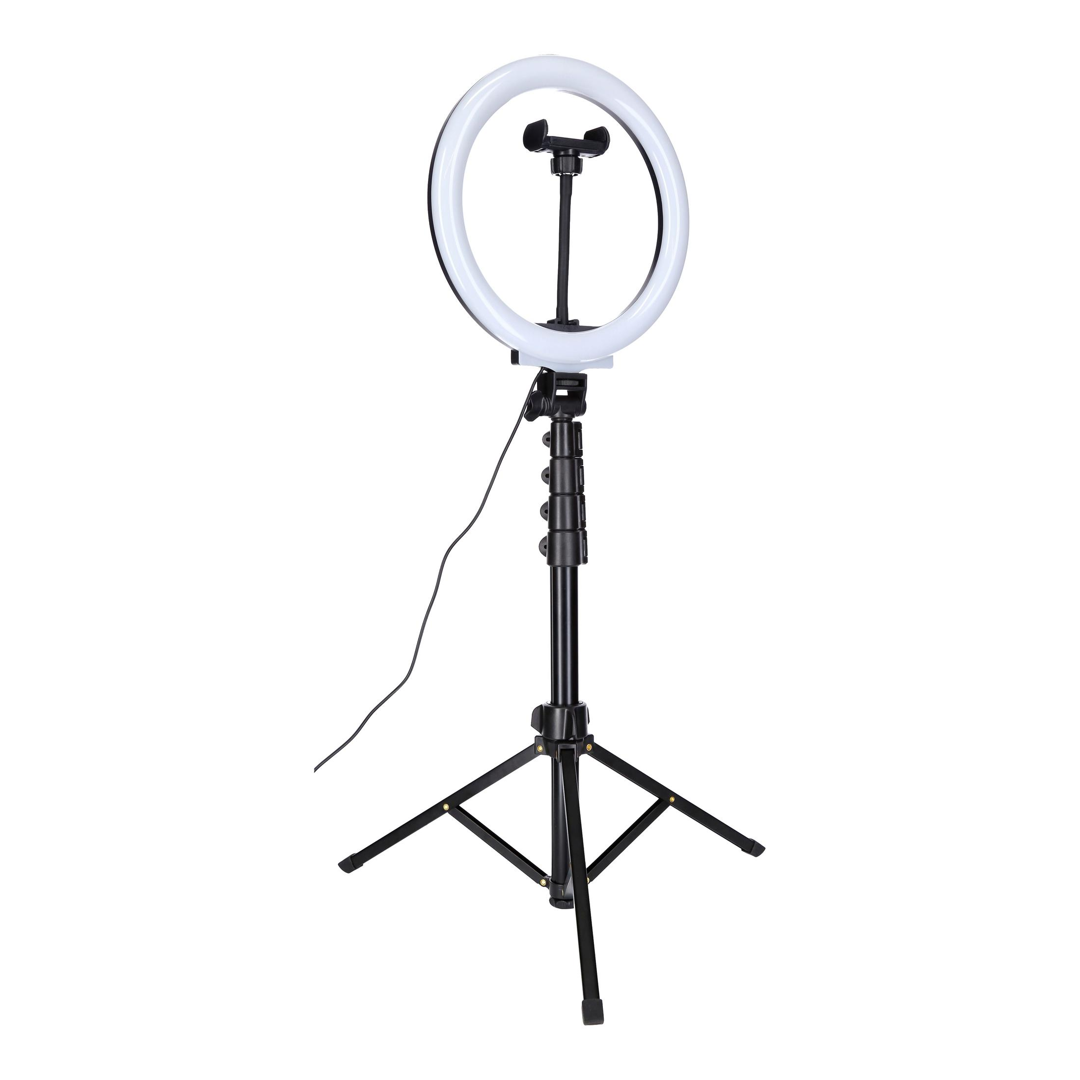 Ein schwarzes Stativ mit einem Ringlicht oben. Das Licht ist kreisförmig und weiß, ideal für Fotos.