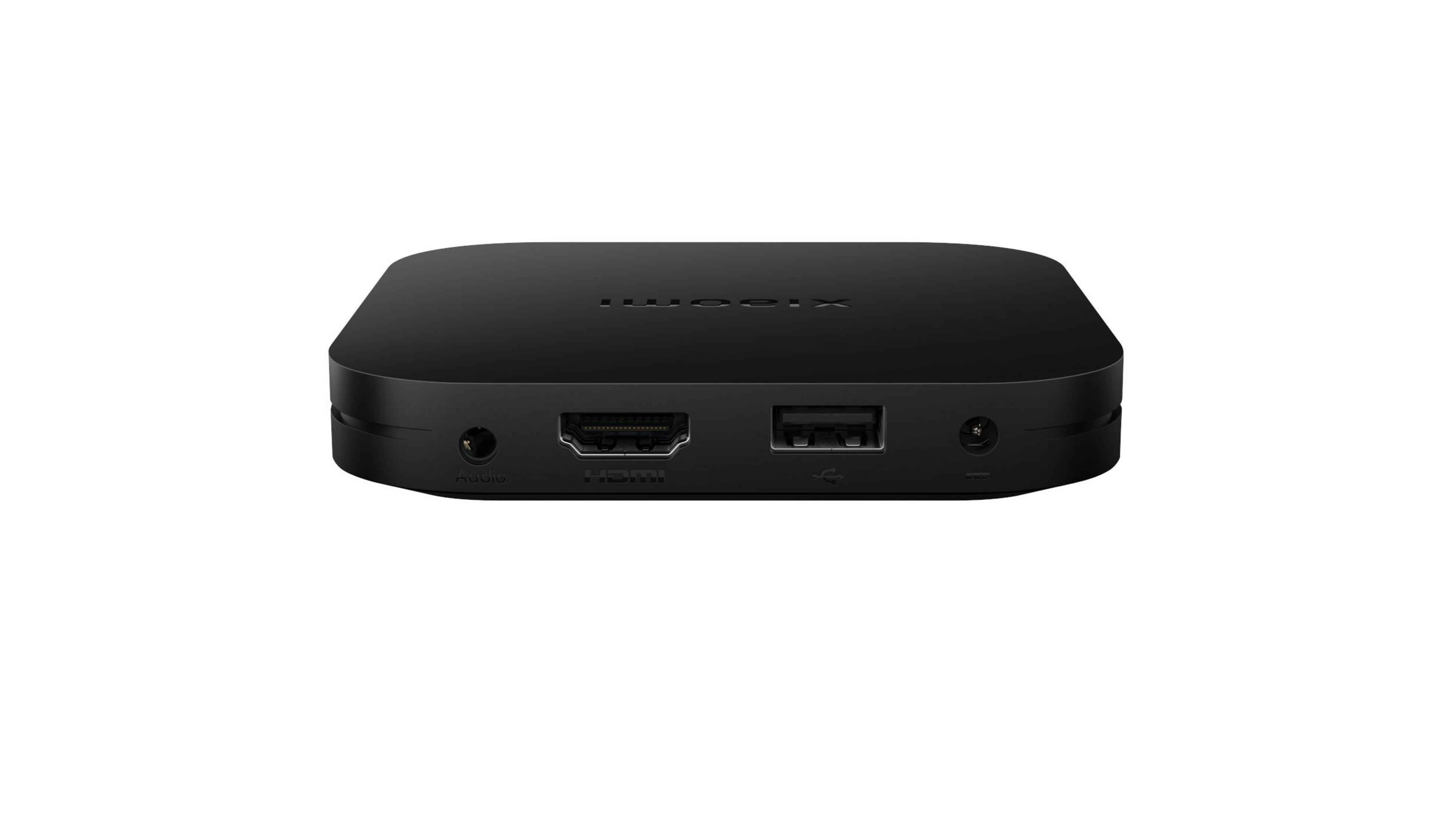 Un reproductor multimedia Xiaomi negro con puertos, sobre blanco.