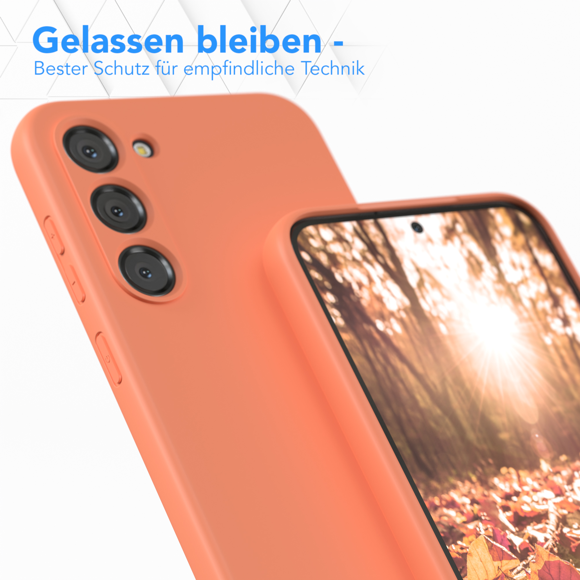 Eine orangefarbene Handyhülle mit einem Telefon darin. Der Hintergrund zeigt eine Waldszene mit Sonnenlicht.