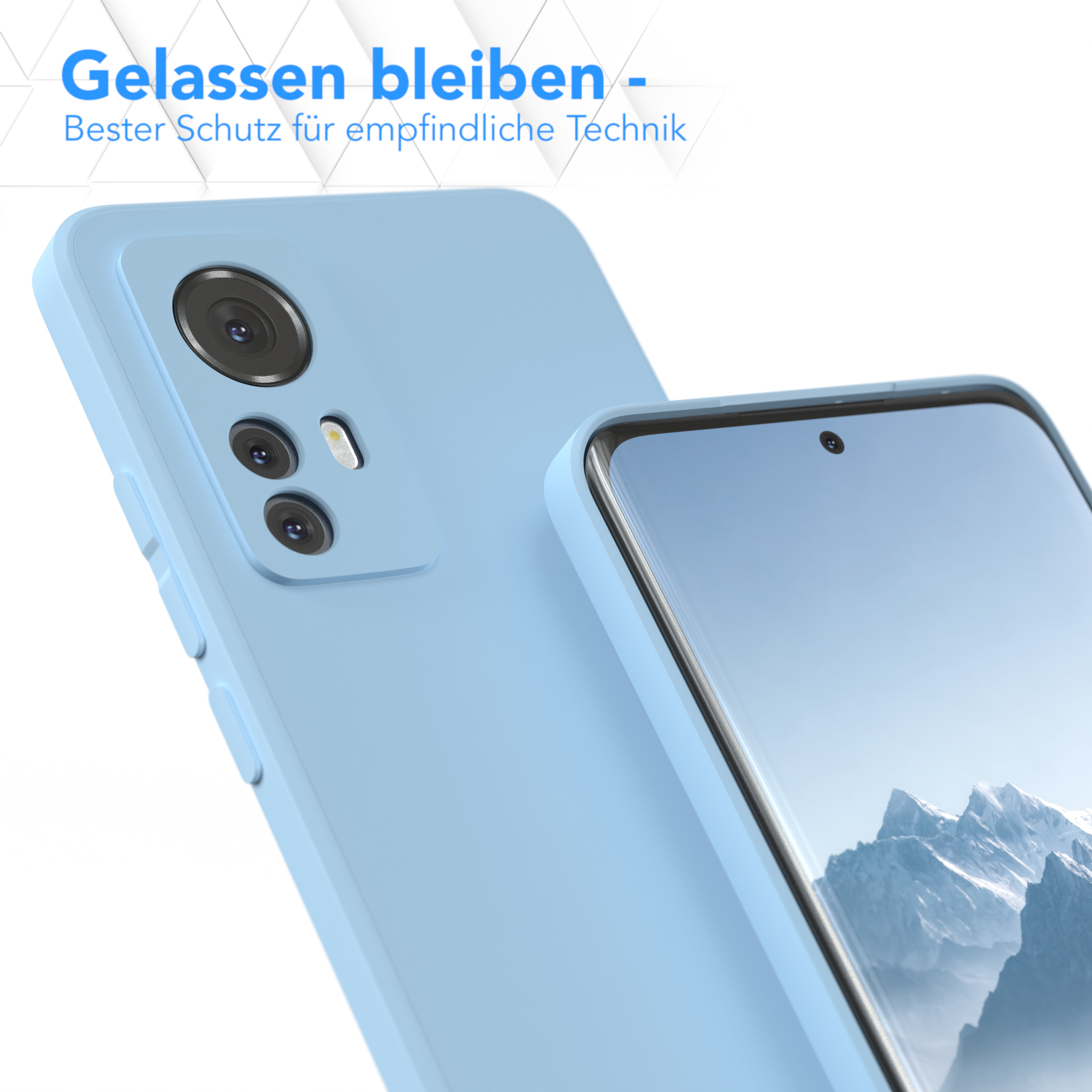 Hellblaue Handyhülle mit Telefon darin, Nahaufnahme, mit hellblauem Hintergrund.