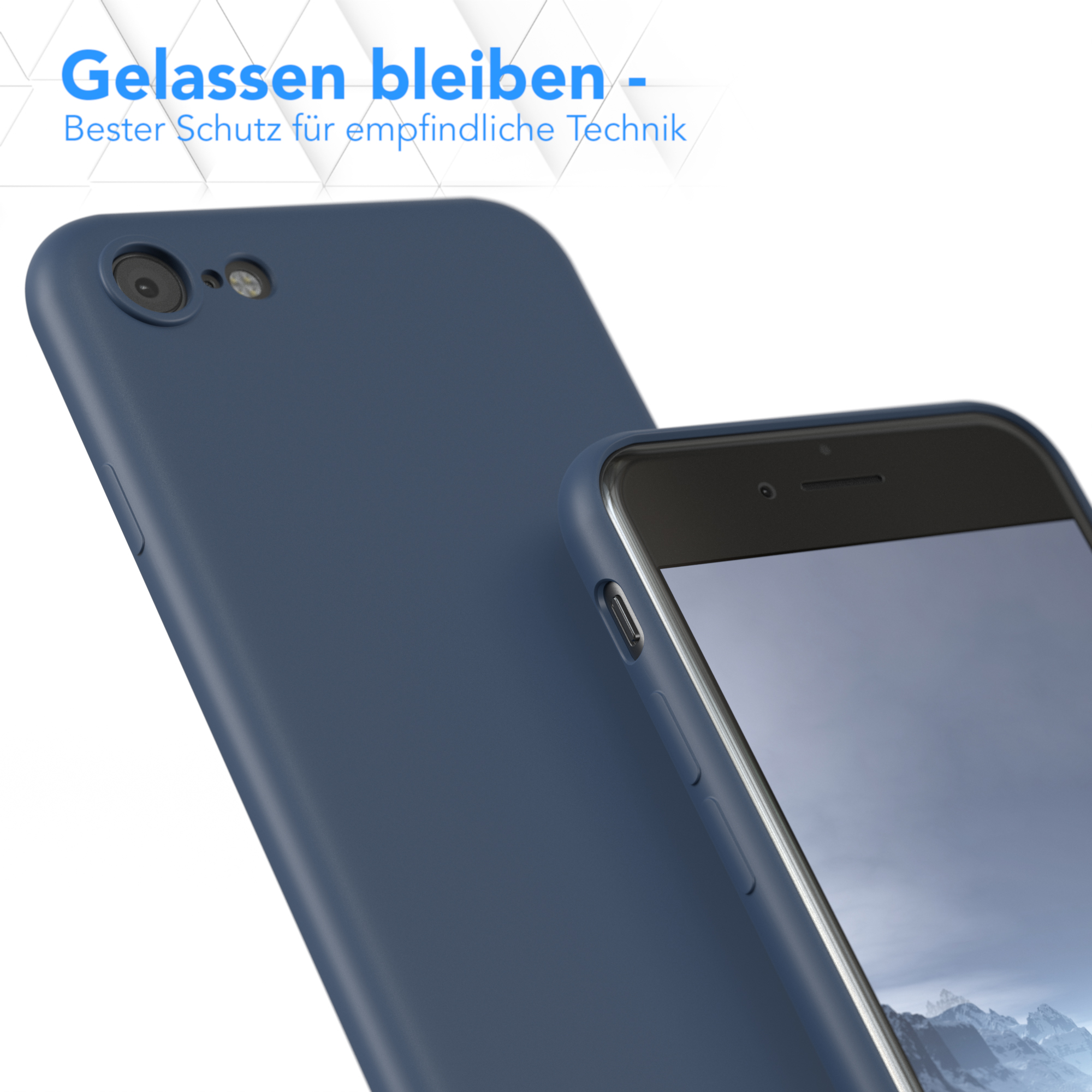 Dunkelblaue Handyhülle neben einem Telefon. Die Hülle liegt auf einer weißen Oberfläche.