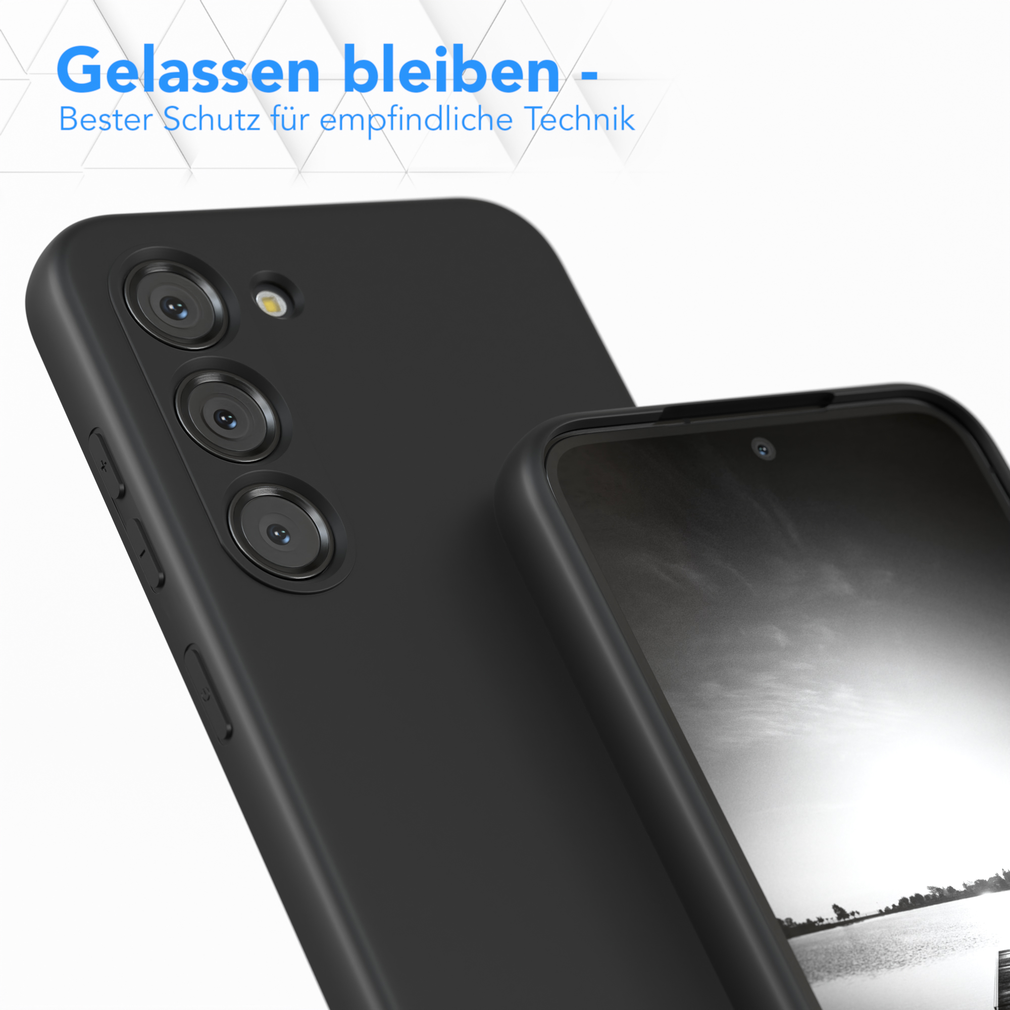 Eine schwarze Handyhülle auf der Rückseite eines schwarzen Telefons. Die Hülle hat ein glattes Finish.