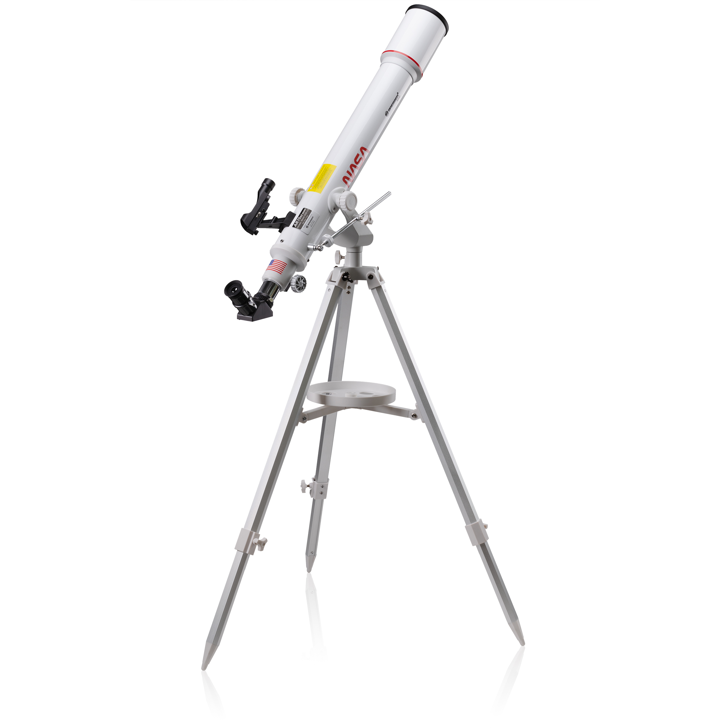 Télescope blanc avec des accents rouges et un trépied. 'NASA' est écrit sur le télescope.
