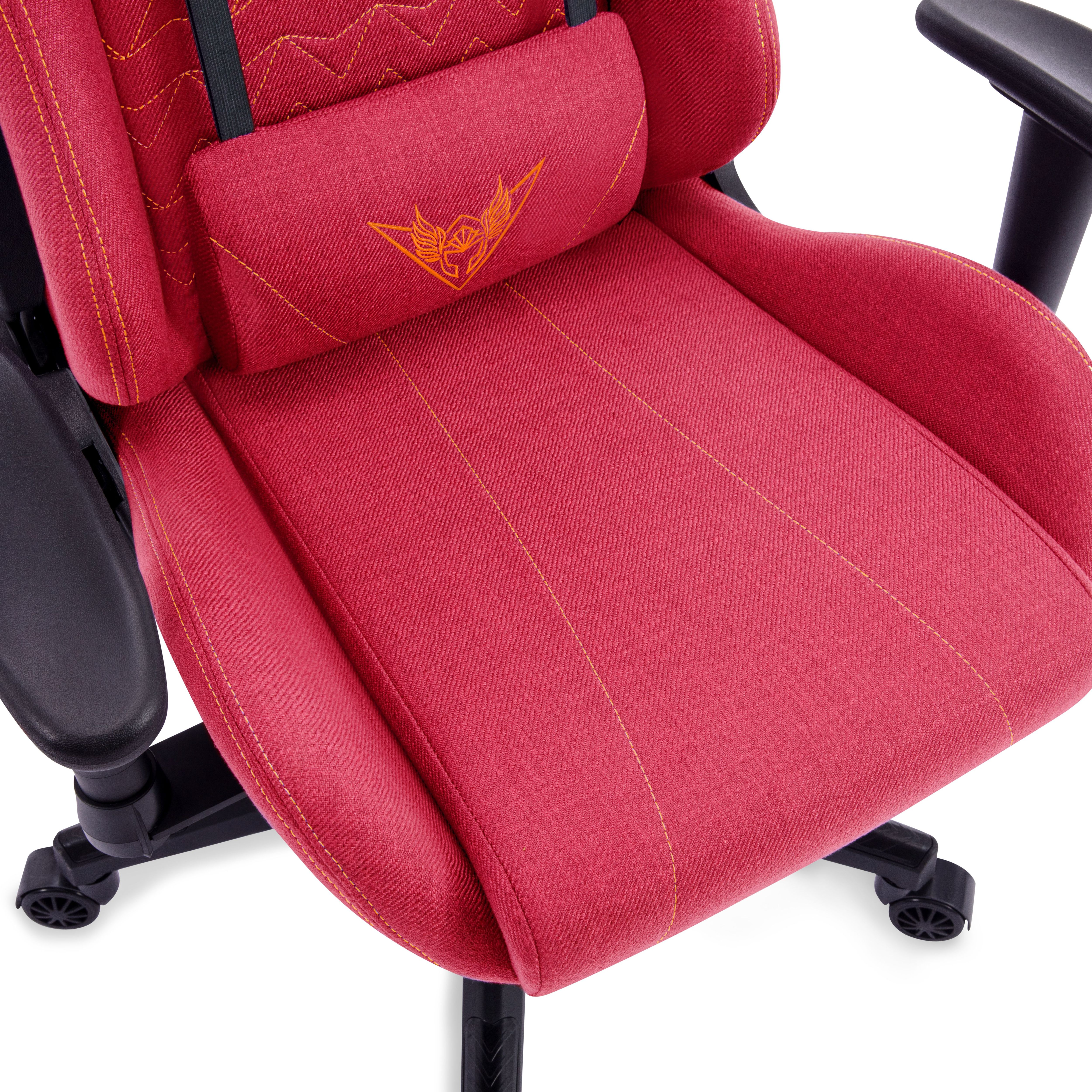 Silla gaming roja con reposacabezas, reposabrazos y ruedas, sobre fondo blanco.