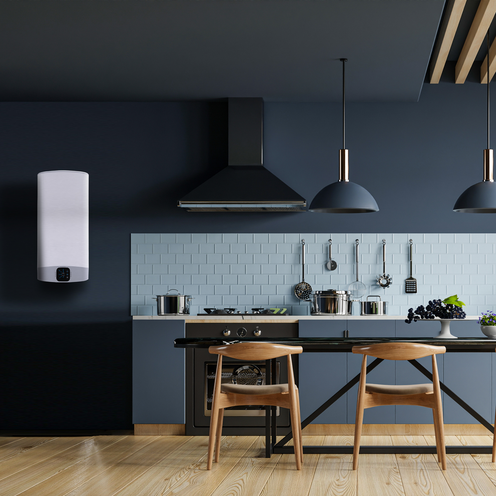 Una cocina con un calentador de agua en la pared, esquema de color azul oscuro y muebles de madera.