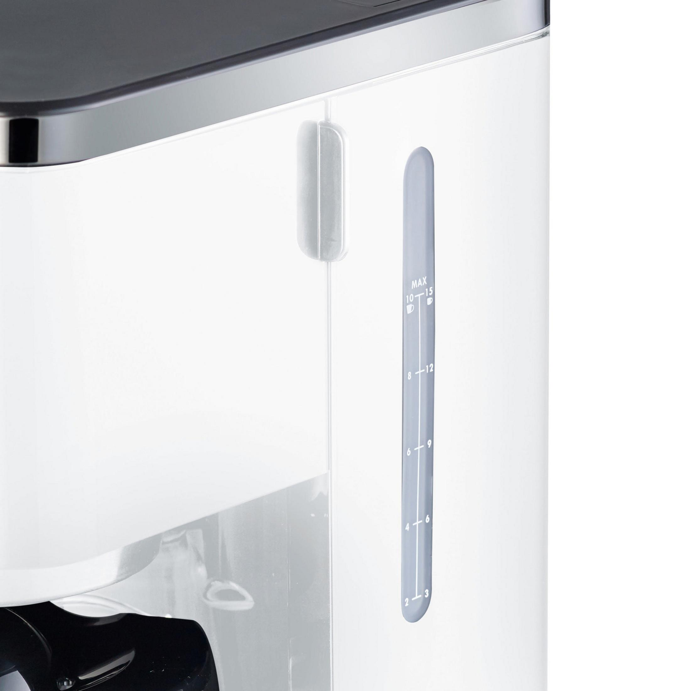 Biały ekspres do kawy, zbliżenie. Wskaźnik poziomu wody z numerami. Przezroczysty plastik, czarne detale.