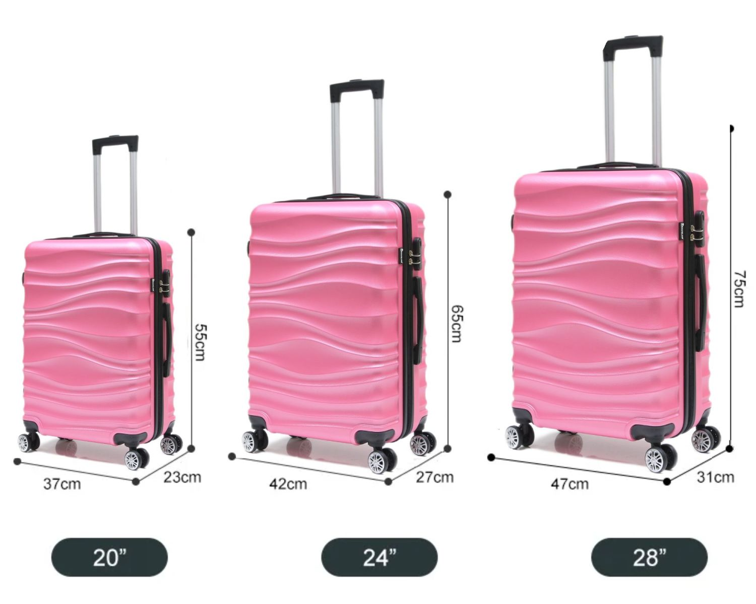Drei rosa Koffer in verschiedenen Größen stehen auf einer weißen Oberfläche. Jeder hat einen Griff und Räder.