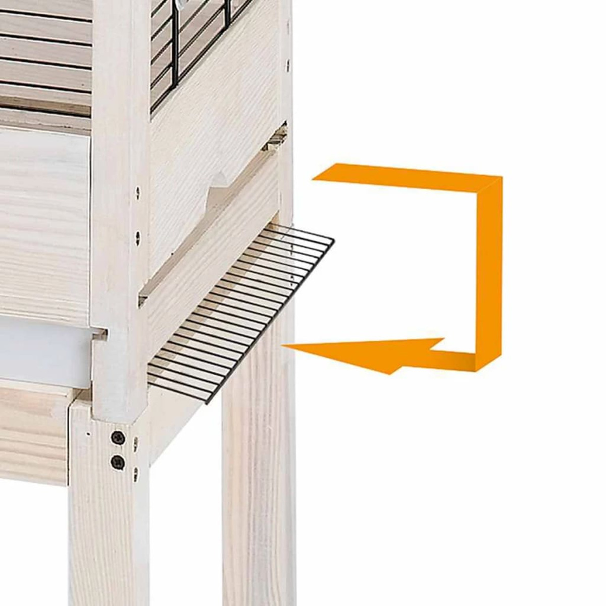 Holzkäfigstruktur mit einem Metallgitter und einem orangefarbenen Pfeil.