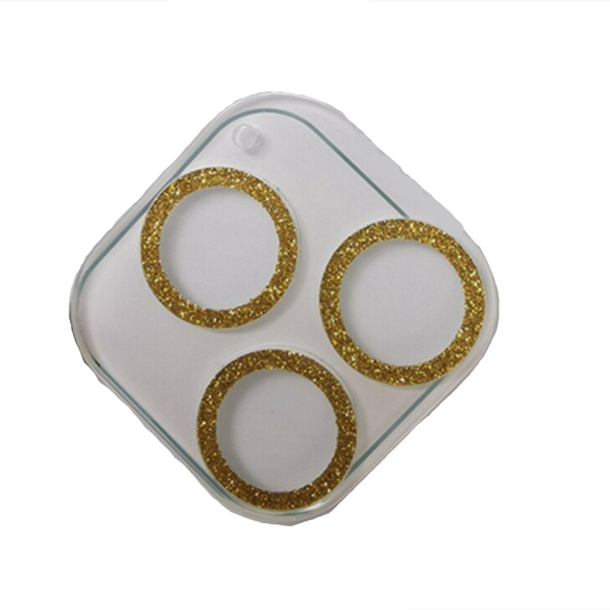 Protezione per fotocamera del telefono trasparente con tre anelli glitterati dorati e una base bianca.