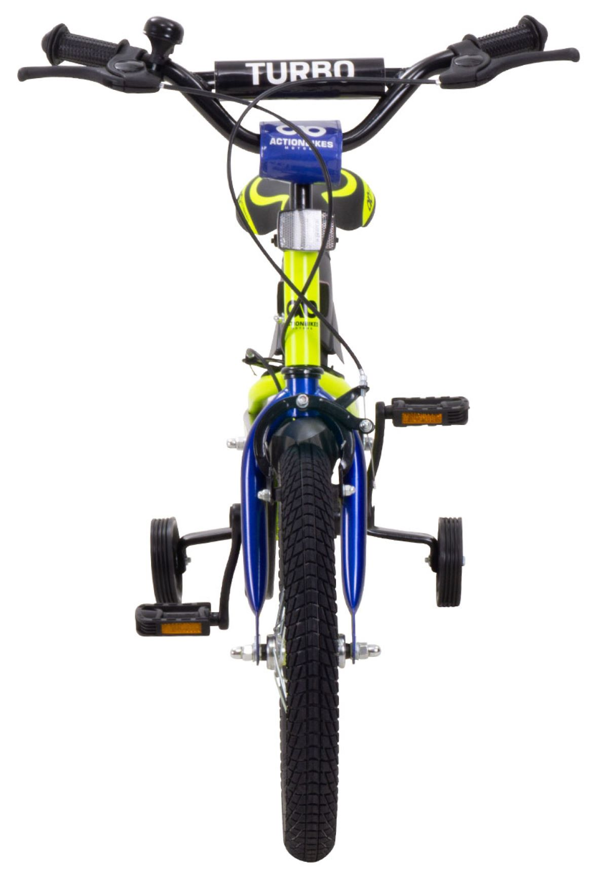 Ein grünes und blaues Kinderfahrrad mit Stützrädern, von vorne gesehen.