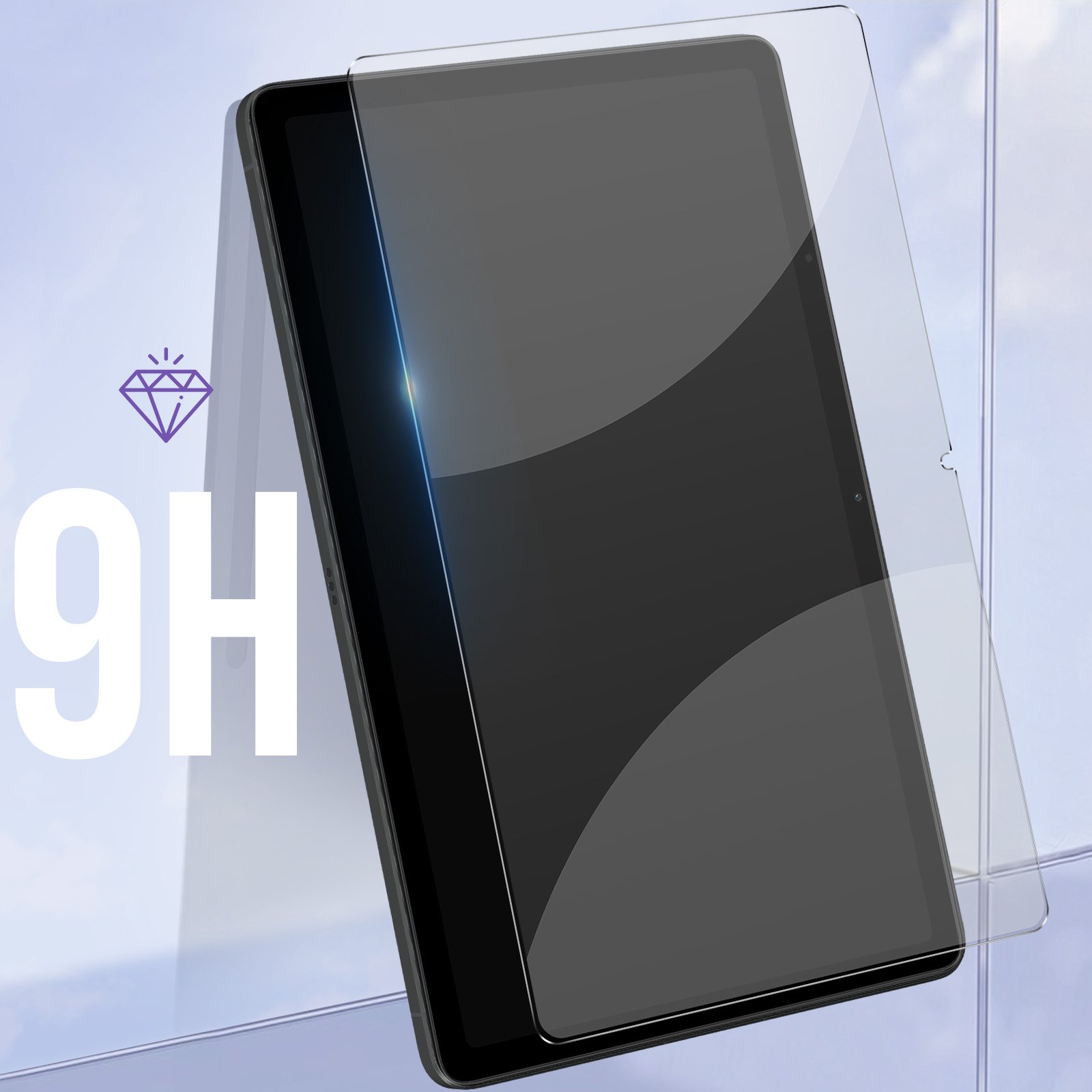 Tablet con protezione per lo schermo applicata, che mostra il logo del diamante e 9H, contro un cielo blu.