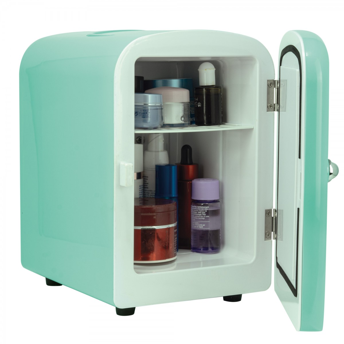 Un piccolo frigorifero verde menta con la porta aperta, che rivela prodotti per la cura della pelle all'interno.
