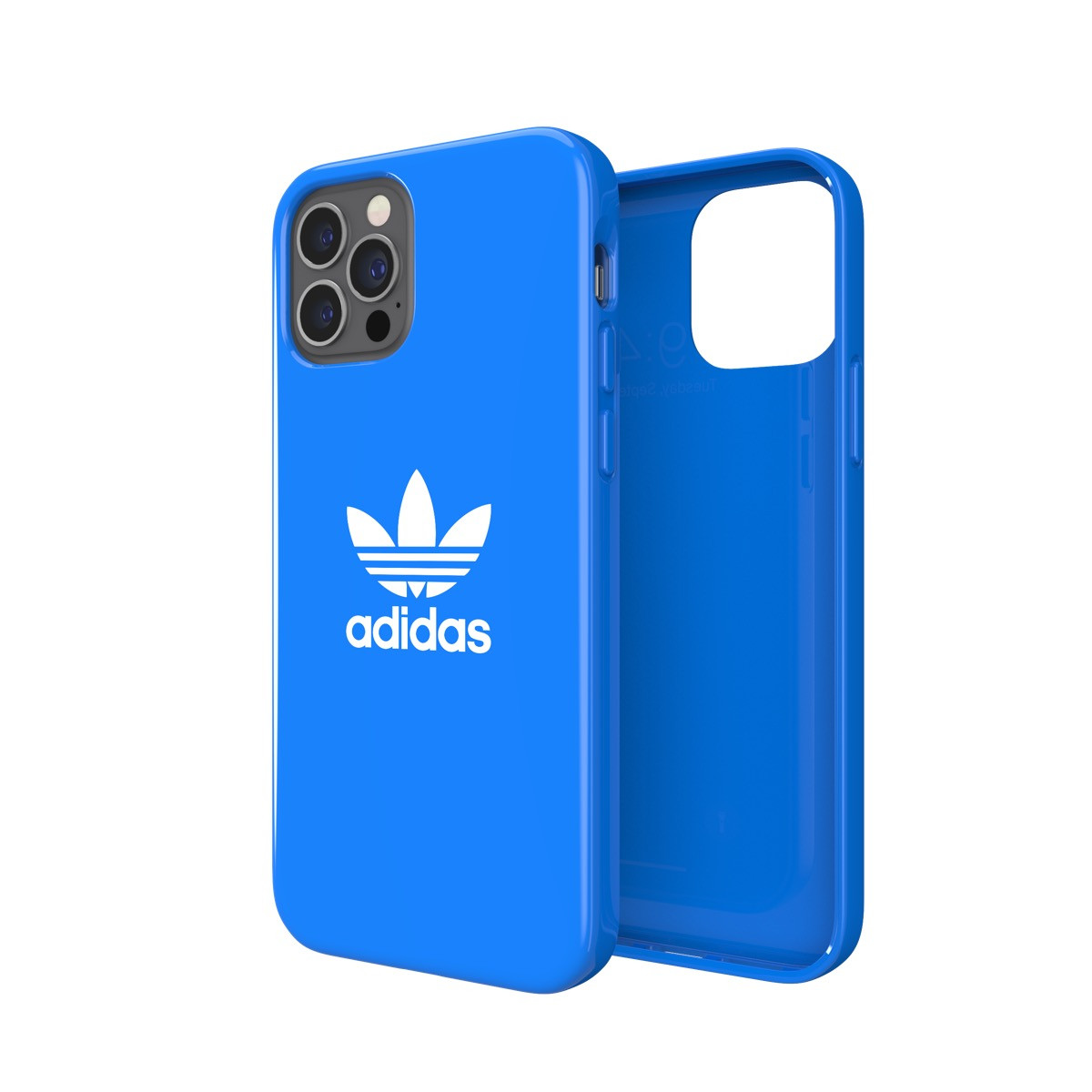 Una custodia per telefono Adidas blu con logo bianco. Su sfondo bianco.