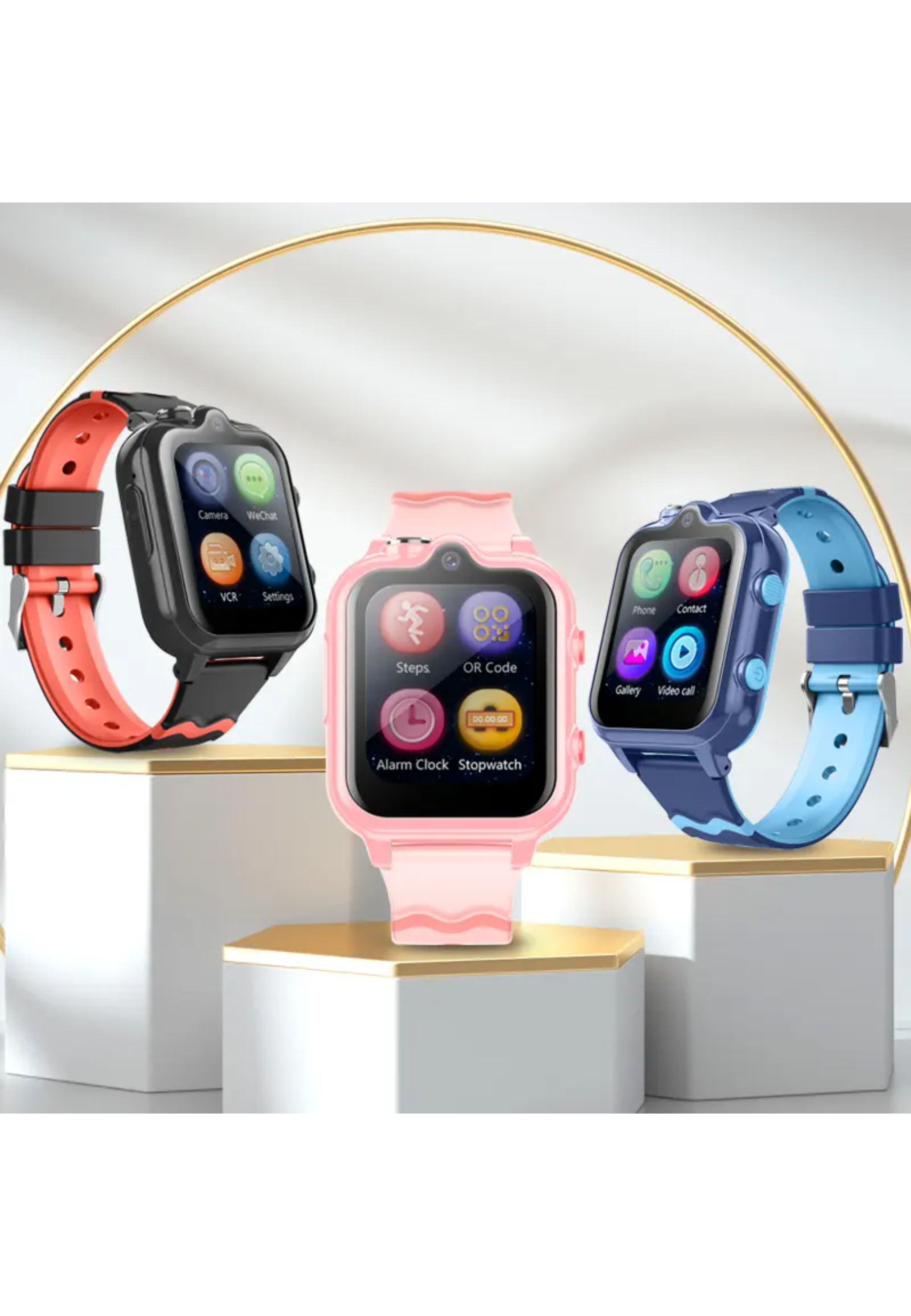 Drei Smartwatches mit verschiedenfarbigen Armbändern und Oberflächendarstellungen, auf weißem Untergrund.