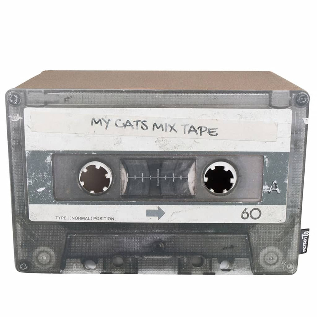 Kassettenband mit der Aufschrift 'MY CATS MIX TAPE' mit transparentem Gehäuse.
