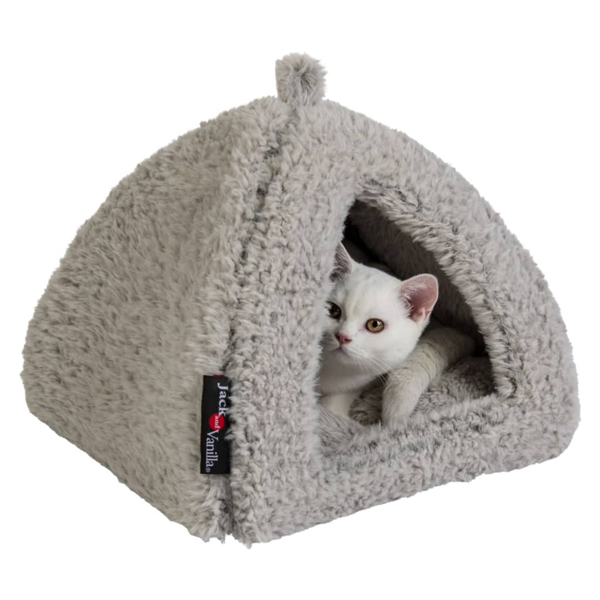 Eine weiße Katze blickt aus einem grauen, zeltförmigen Haustierbett.