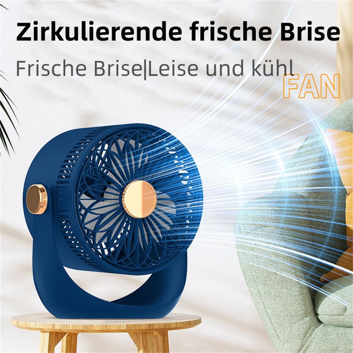 Ein blauer Ventilator mit goldenen Akzenten steht auf einem Tisch. Text: Zirkulierende frische Brise.