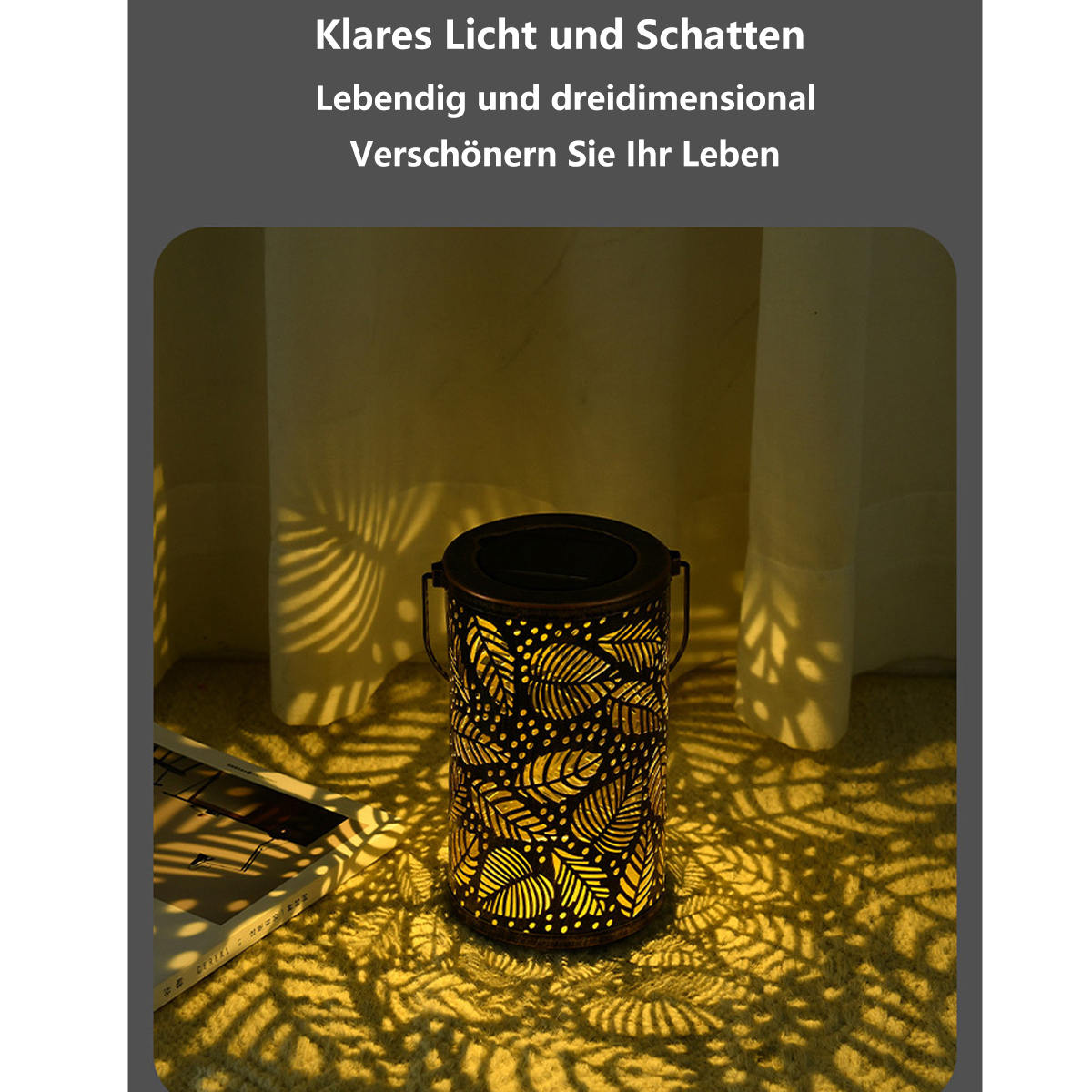 Dekorative Laterne mit Blattmustern, die Licht und Schatten auf einen Teppich wirft.