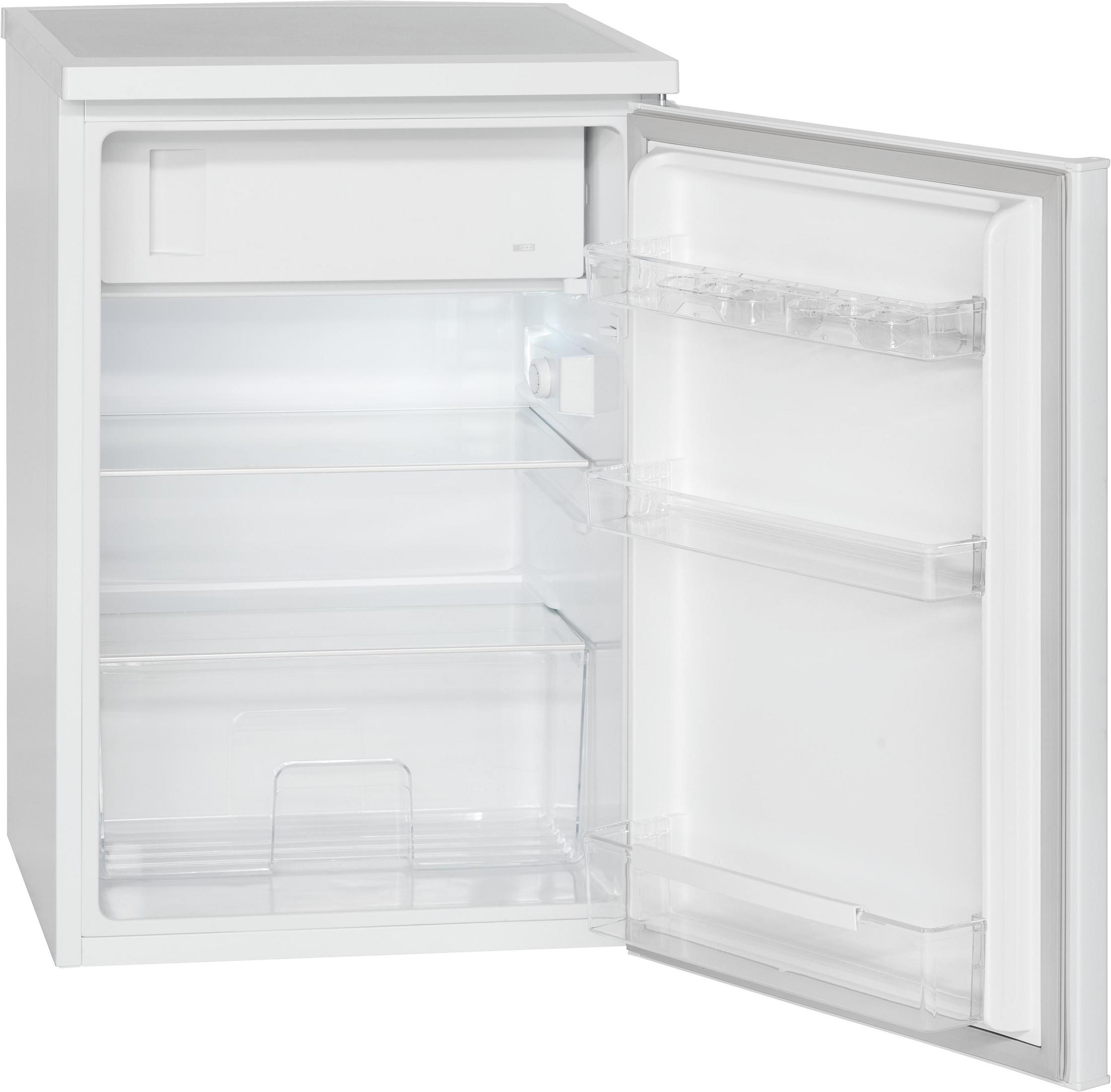 Ein weißer Mini-Kühlschrank mit geöffneter Tür, der Regale und ein kleines Gefrierfach zeigt.