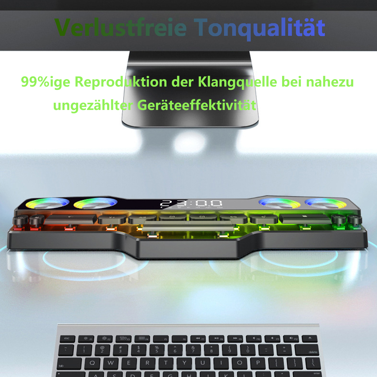 Tastatur mit farbigen LED-Leuchten und Monitor mit Digitaluhr, auf einem Schreibtisch.